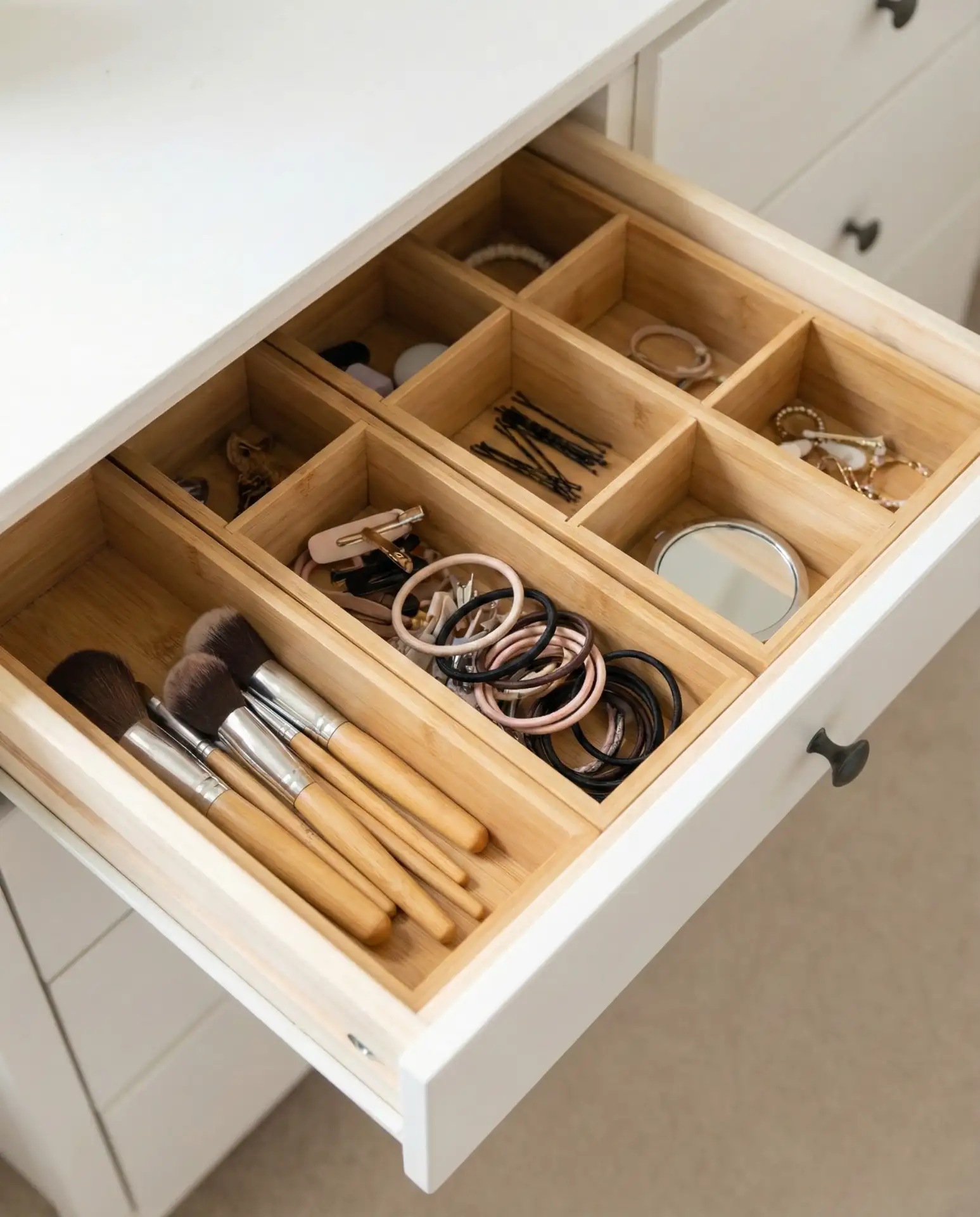 Drawer Organizers with Adjustable Dividers 1