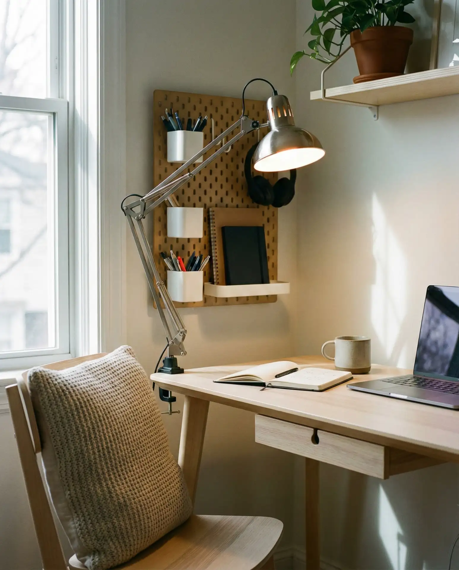 Elevated Study Nook With Task Lighting 1