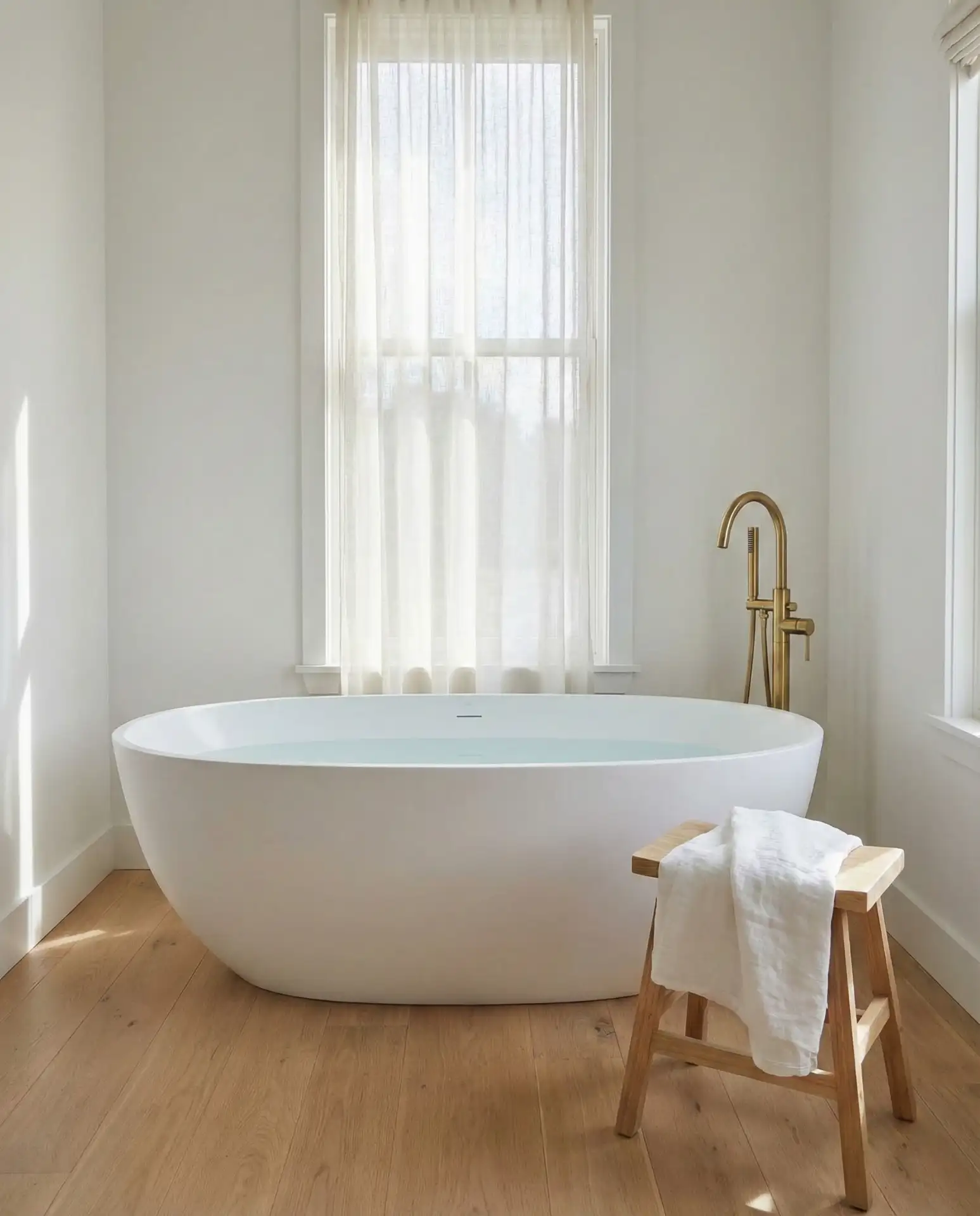 Freestanding Tub as Sculptural Focal Point 1
