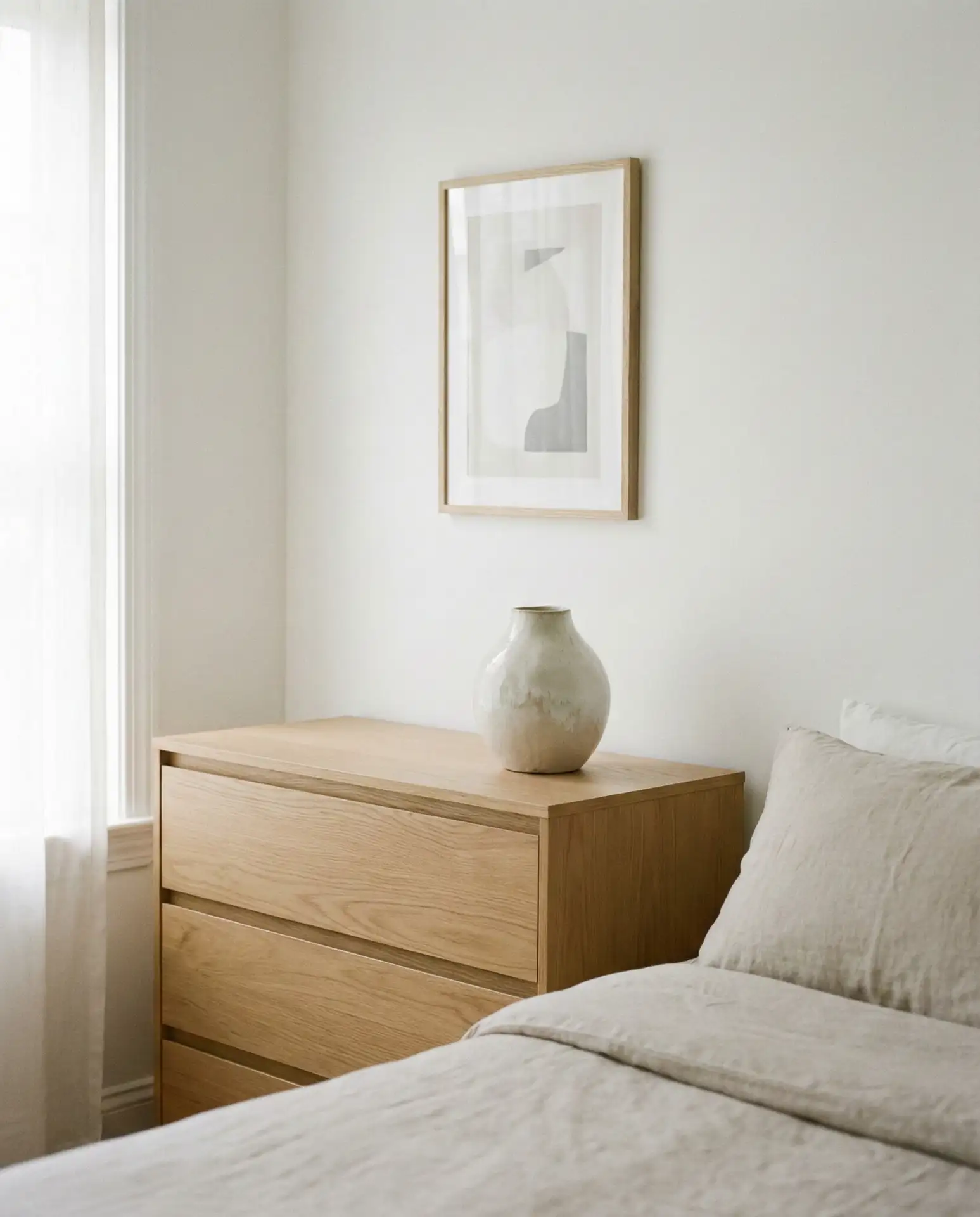 Minimalist Bedroom Dresser with One Statement Piece 2
