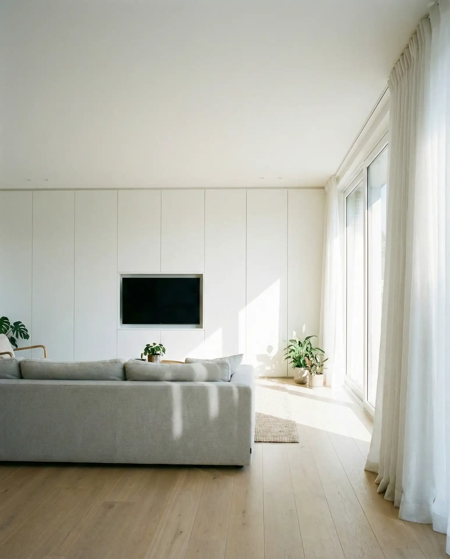 Minimalist White-on-White with Seamless Integration 1