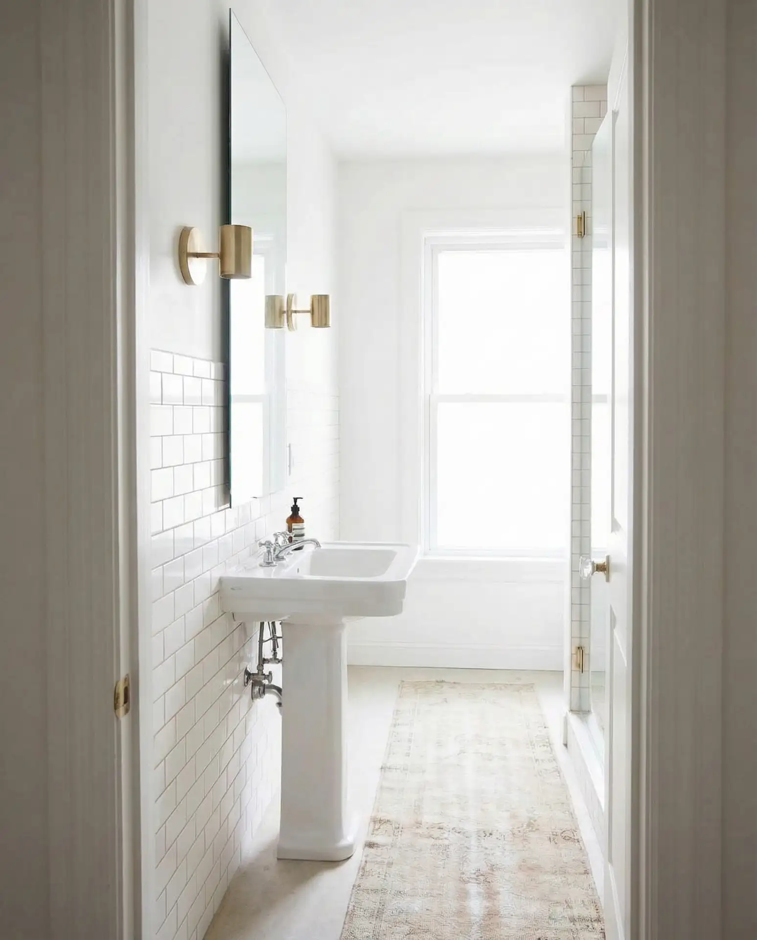 Narrow Pedestal Sink Solution 1