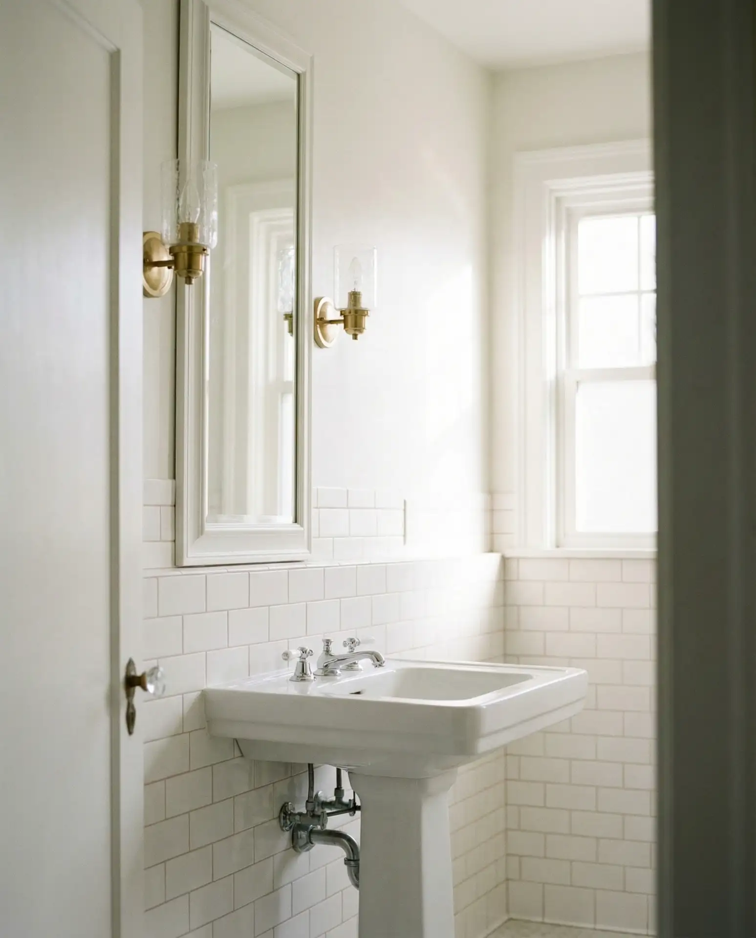 Narrow Pedestal Sink Solution 2