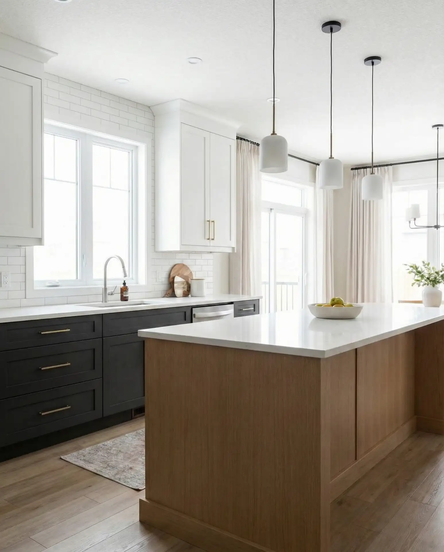 Trendy Two-Tone Cabinets 2
