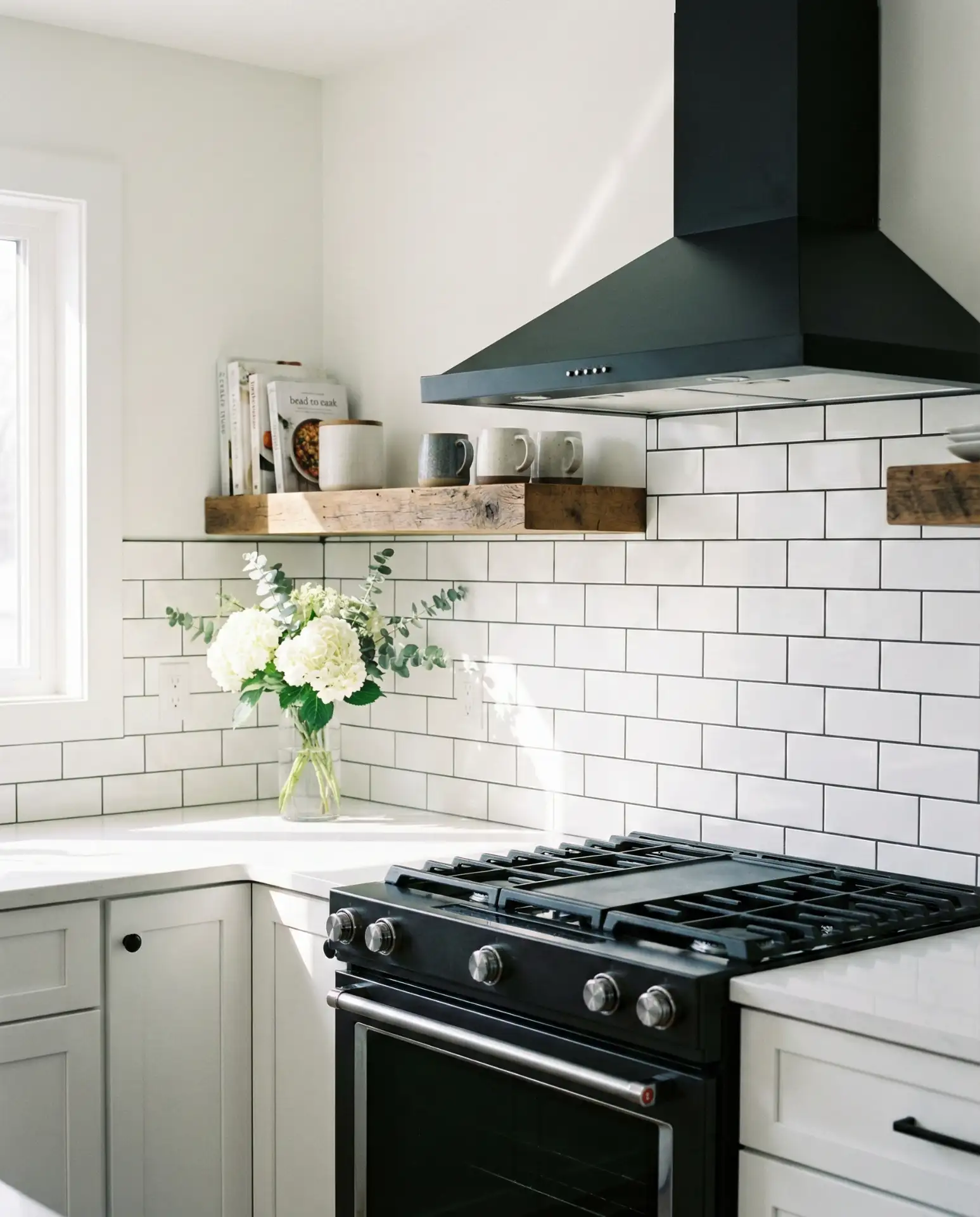Black Range Hood as a Statement Piece 1