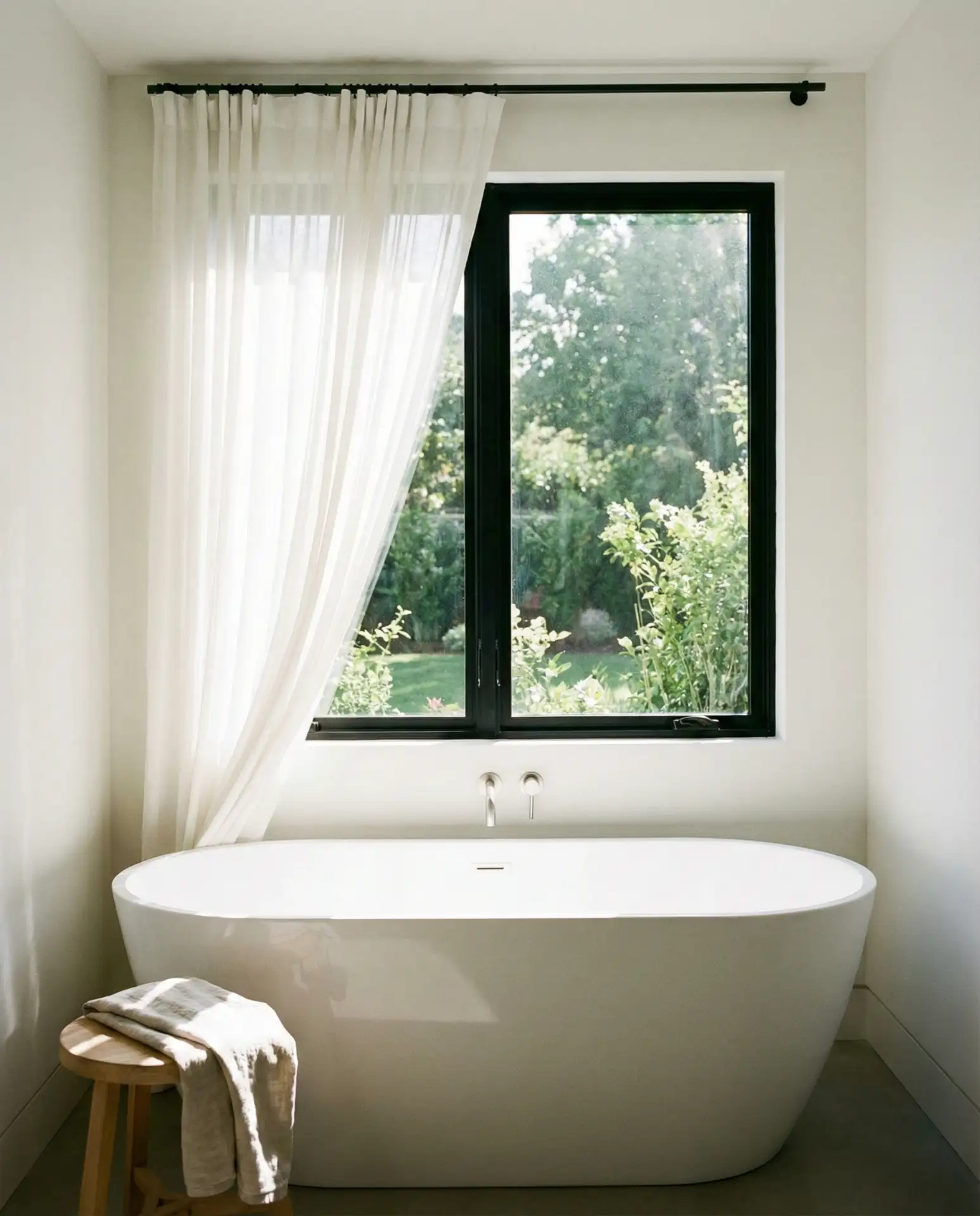 Black Window Frames for Modern Edge 2