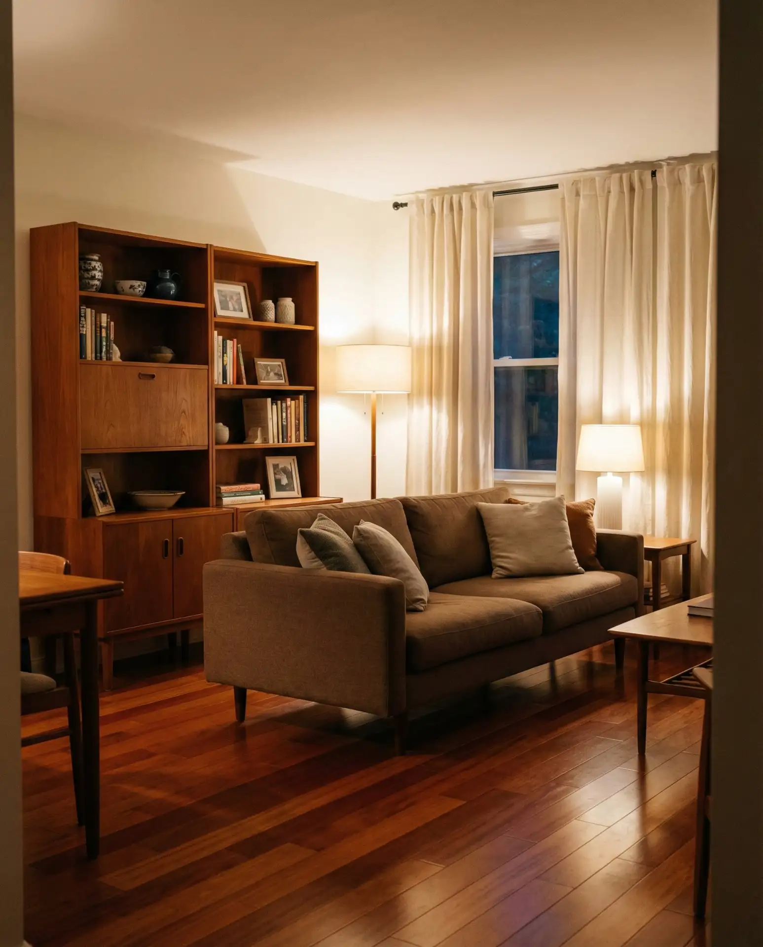 Chestnut Tones with Warm Woods 1