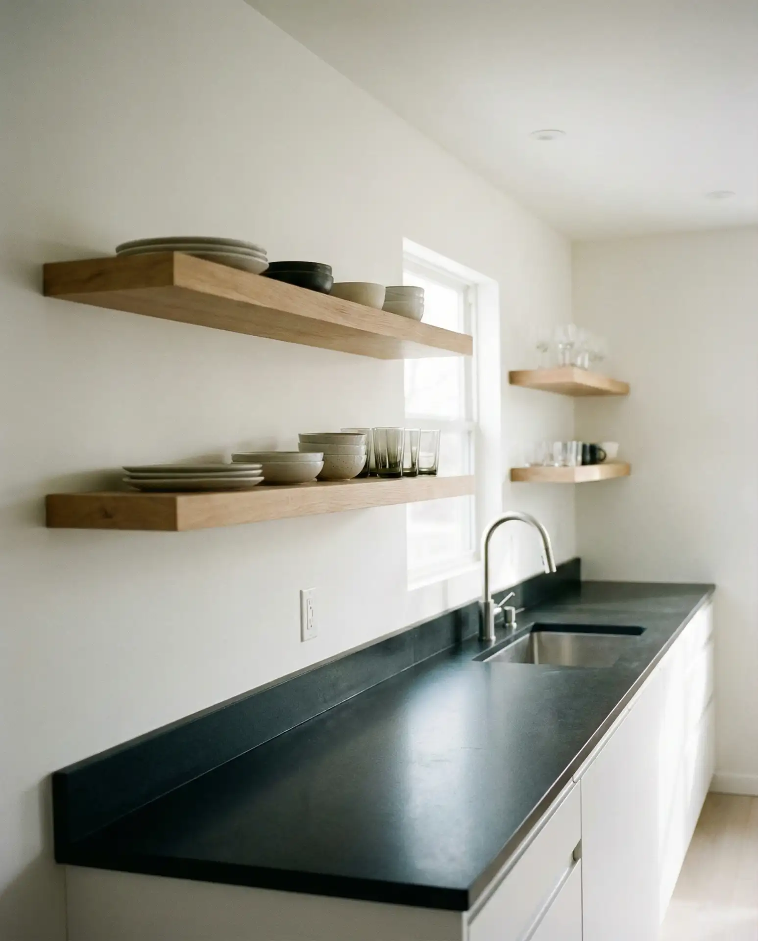 Gallery Kitchen Layout Inspired by Museums 2