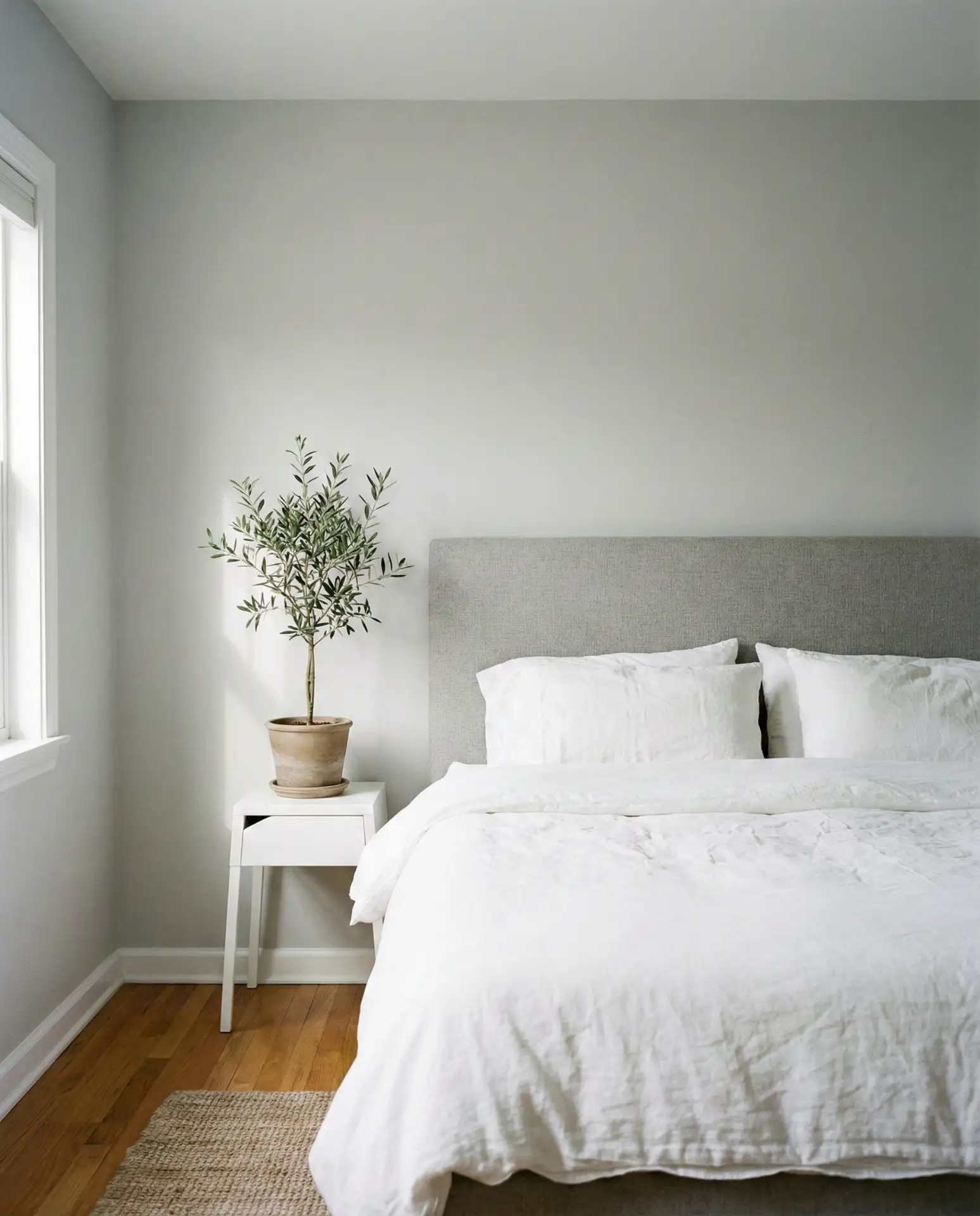 Grey and White Minimalism 2