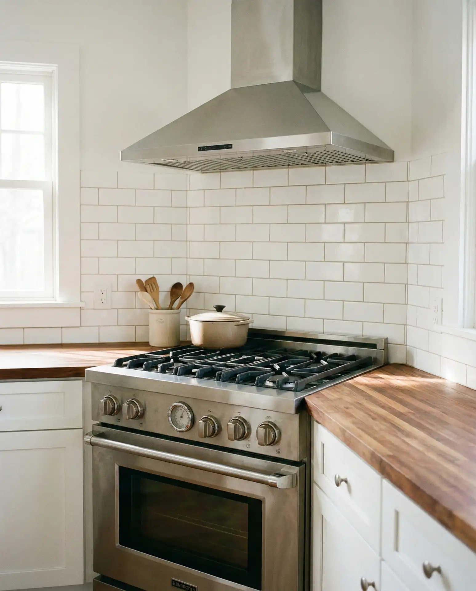 Kitchen Layout with Corner Stove 2