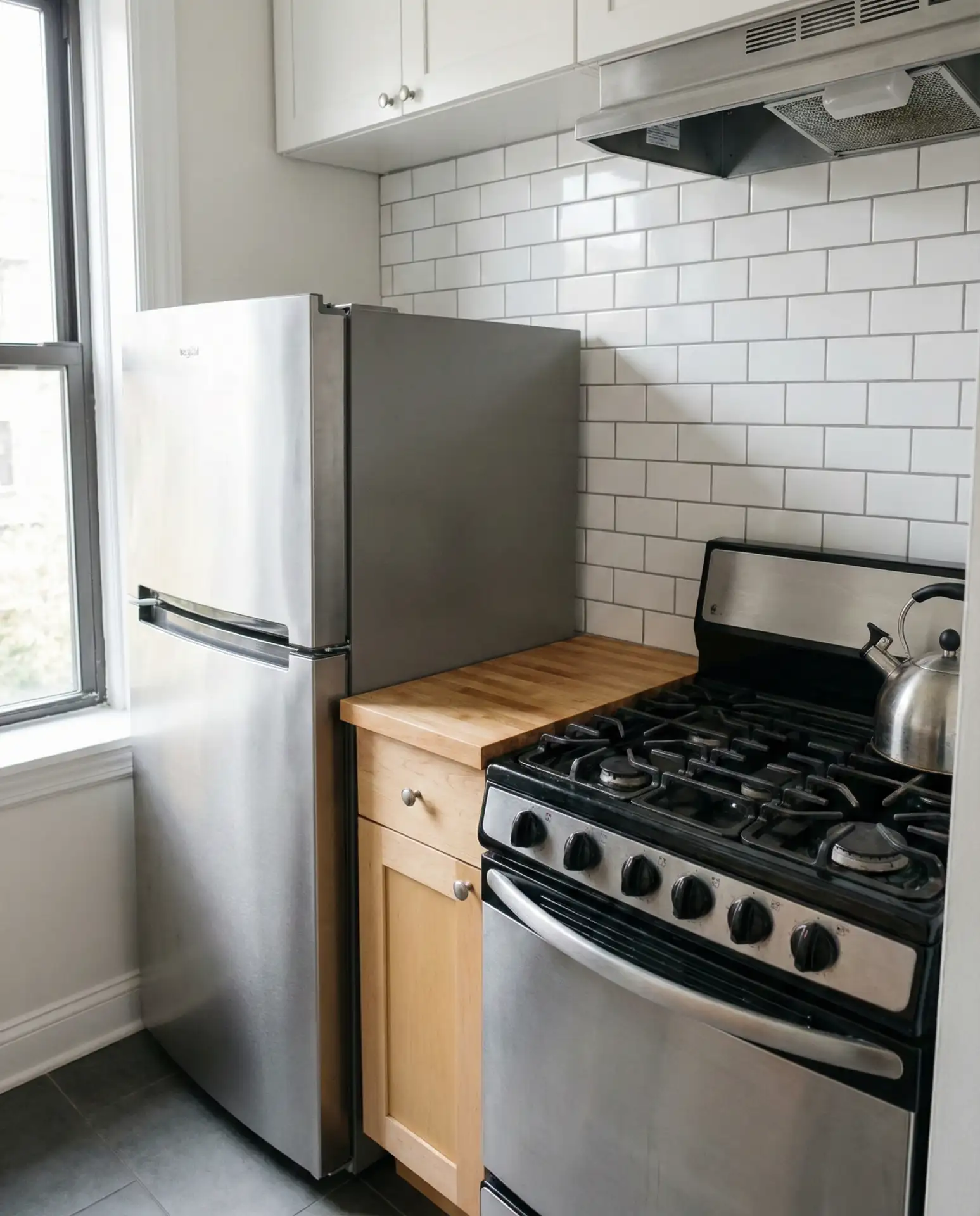 Kitchen Layout with Fridge Next to Stove 2