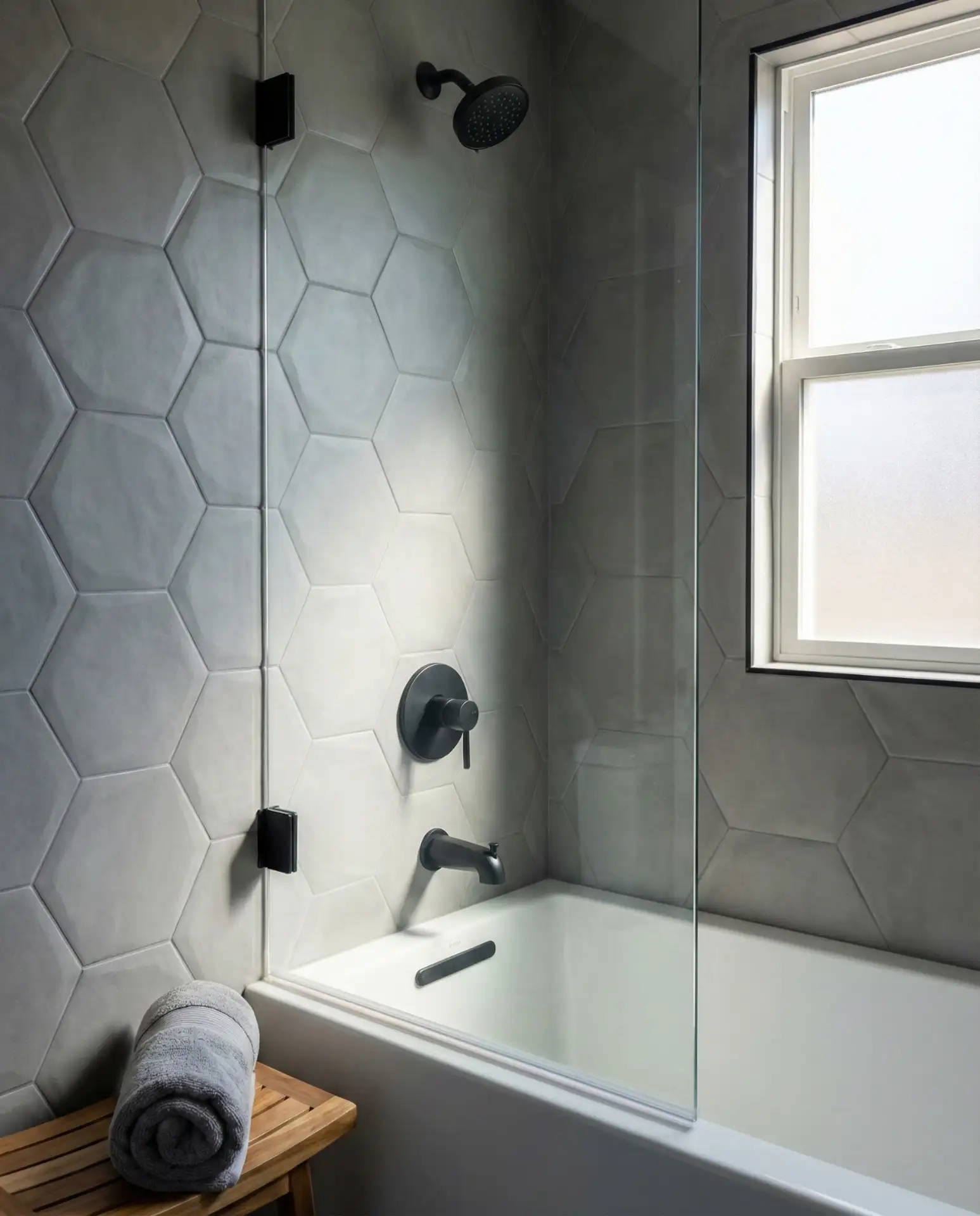 Shower Tub Surround with Textured Tiles 2