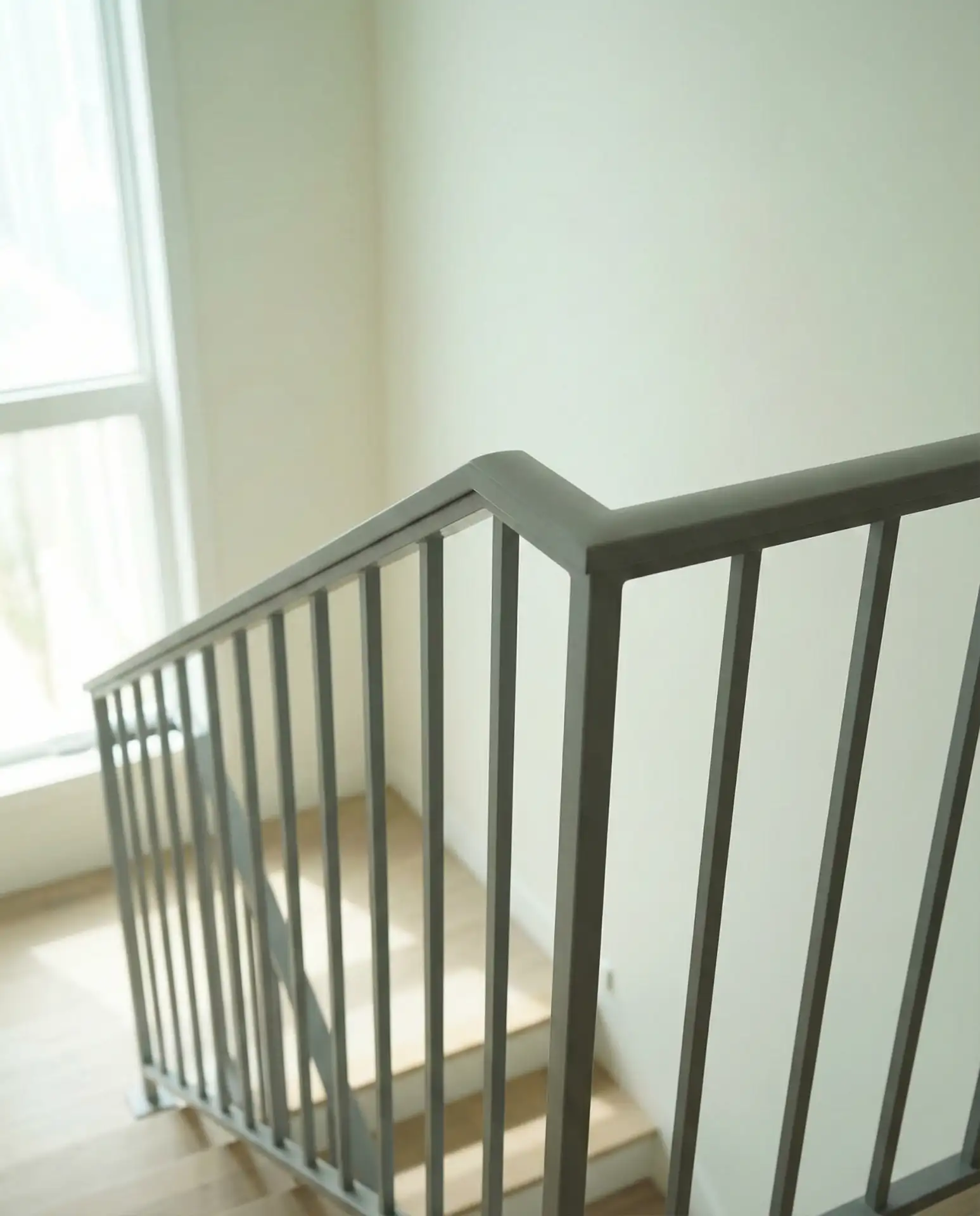 Sleek Aluminum in Charcoal Gray 1