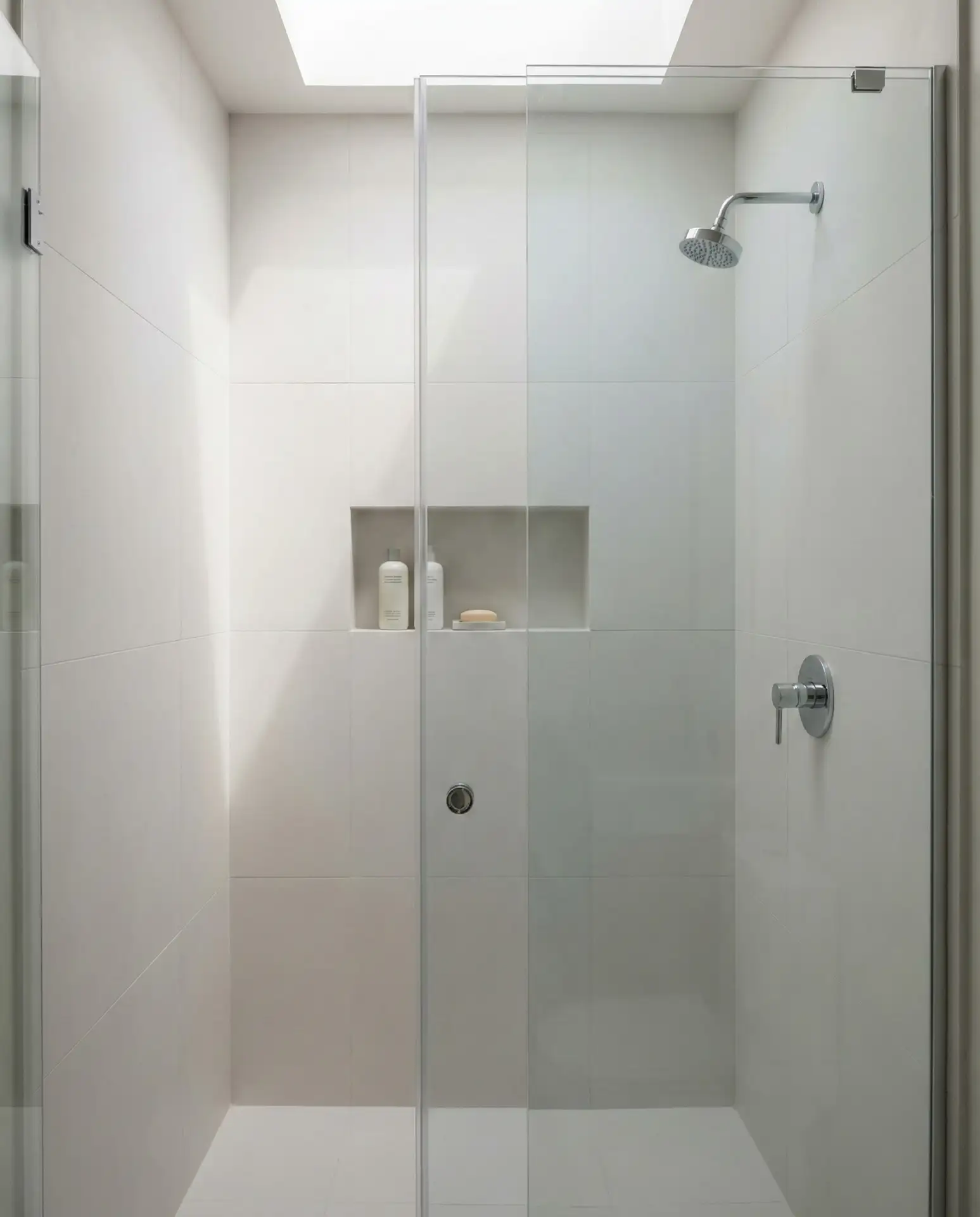Small Bathrooms with Large White Tiles 2