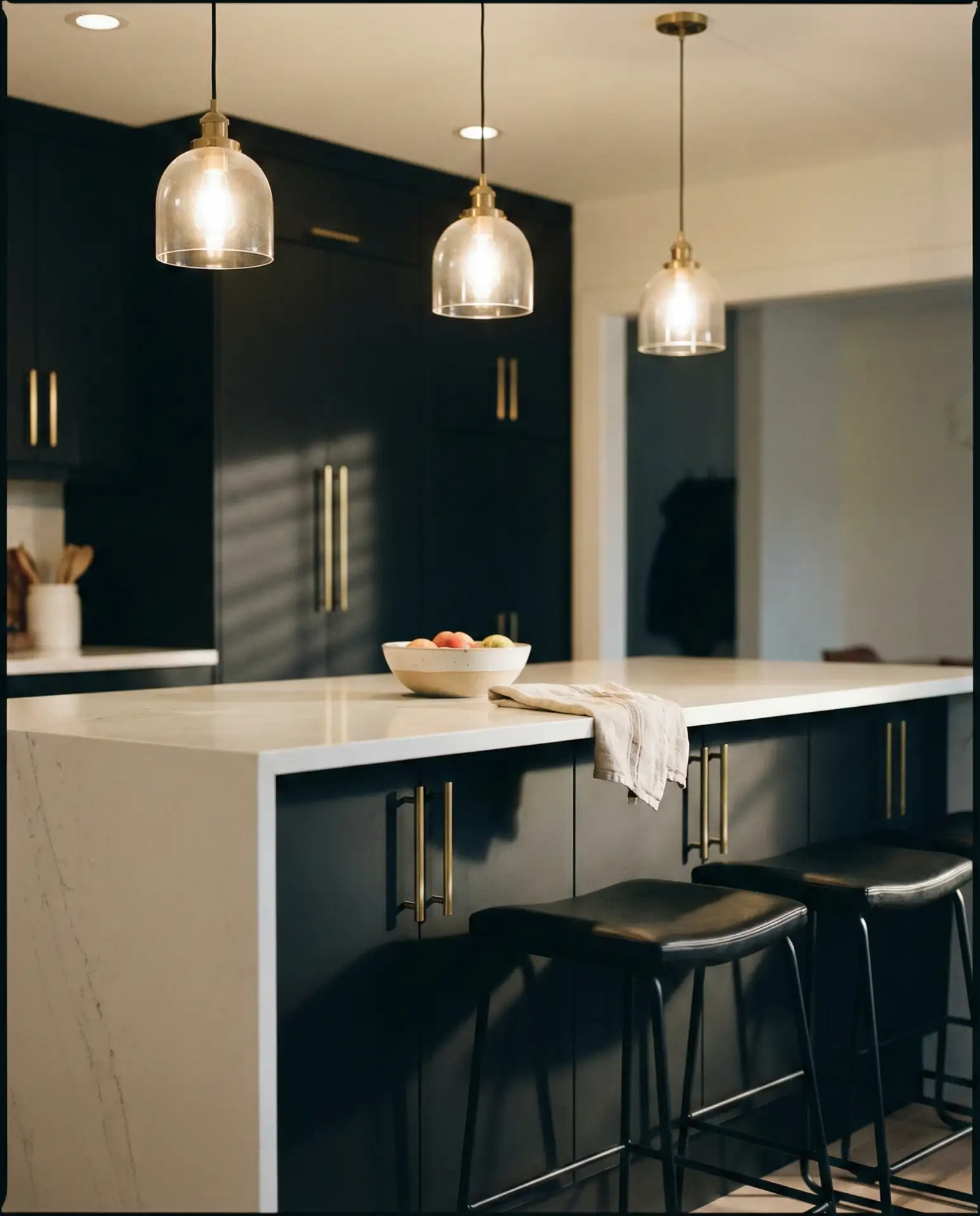 Classic-White-Shaker-Cabinets 2