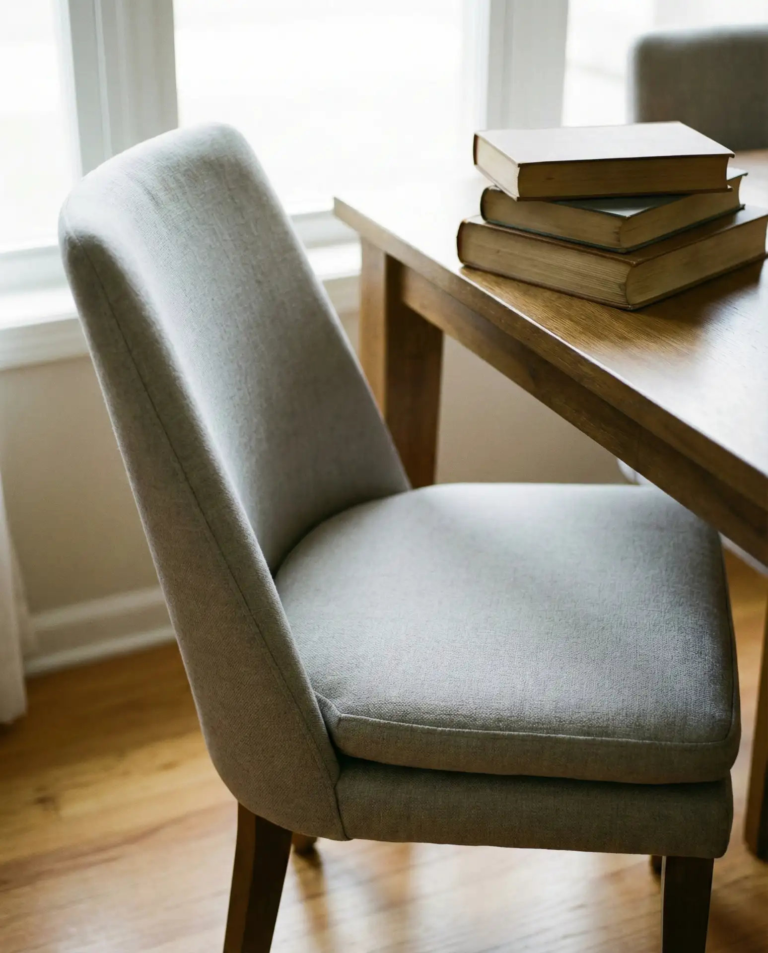 Comfortable Dining Chairs with Ergonomic Design 1