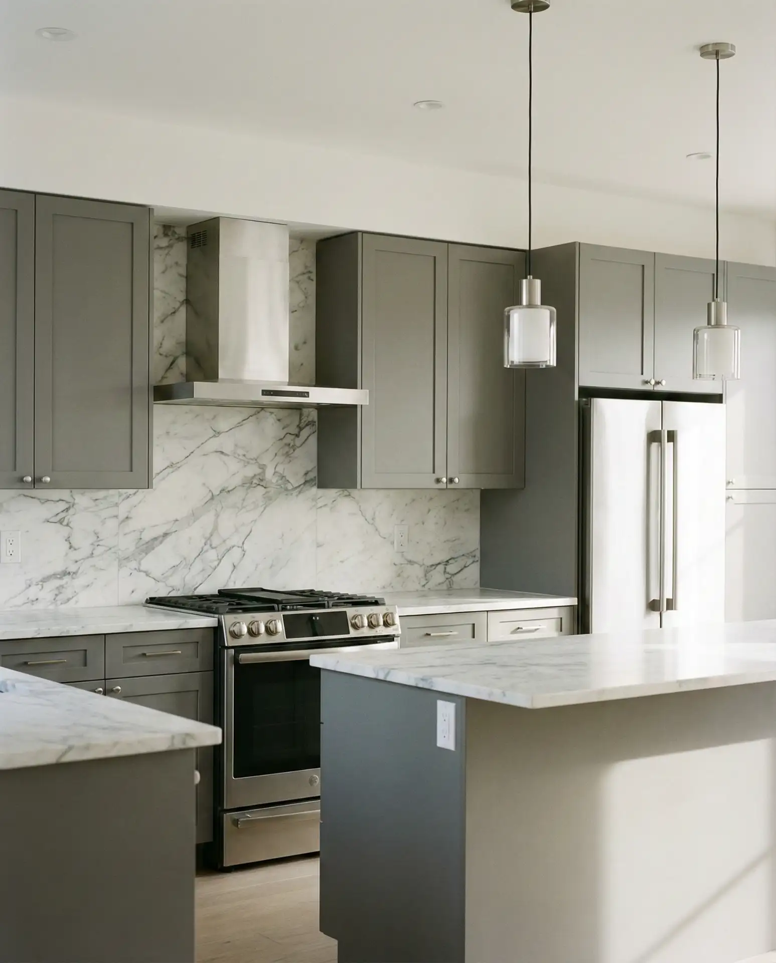 Decorating-Above-Cabinets-with-Style 2