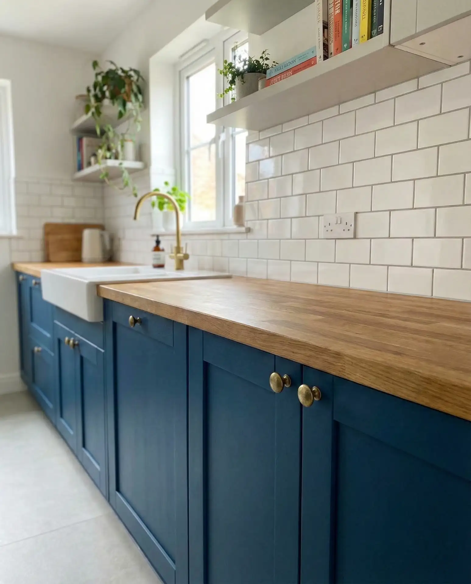 Farmhouse Charm with Apron-Front Sinks 1