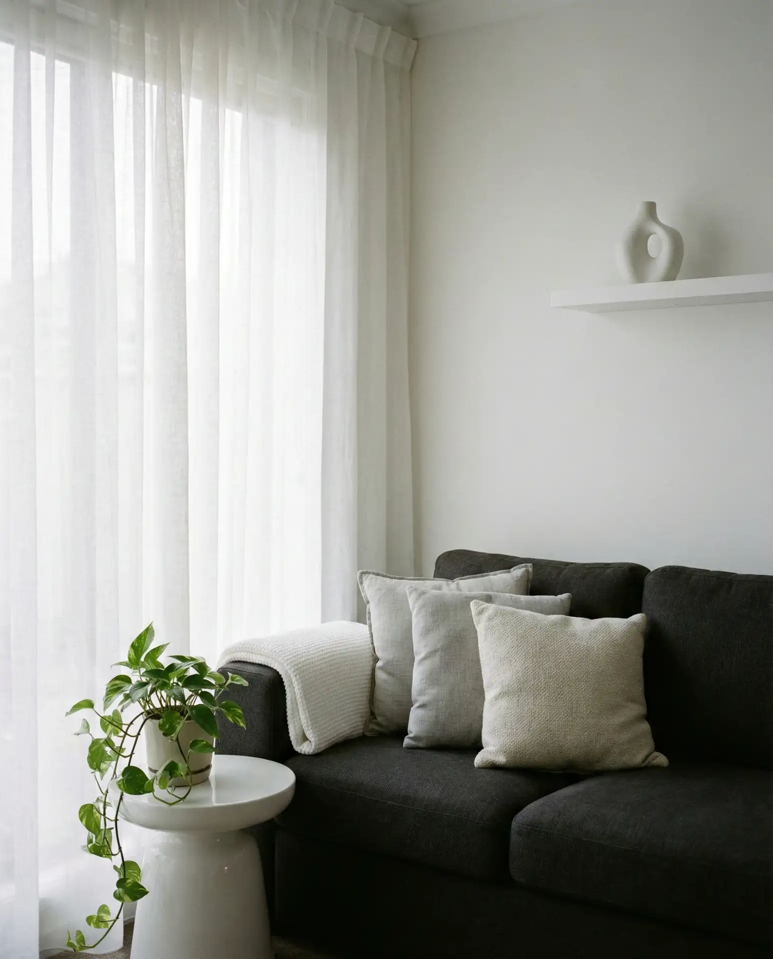 The Dark and Light Gray Contrast Sectional 1