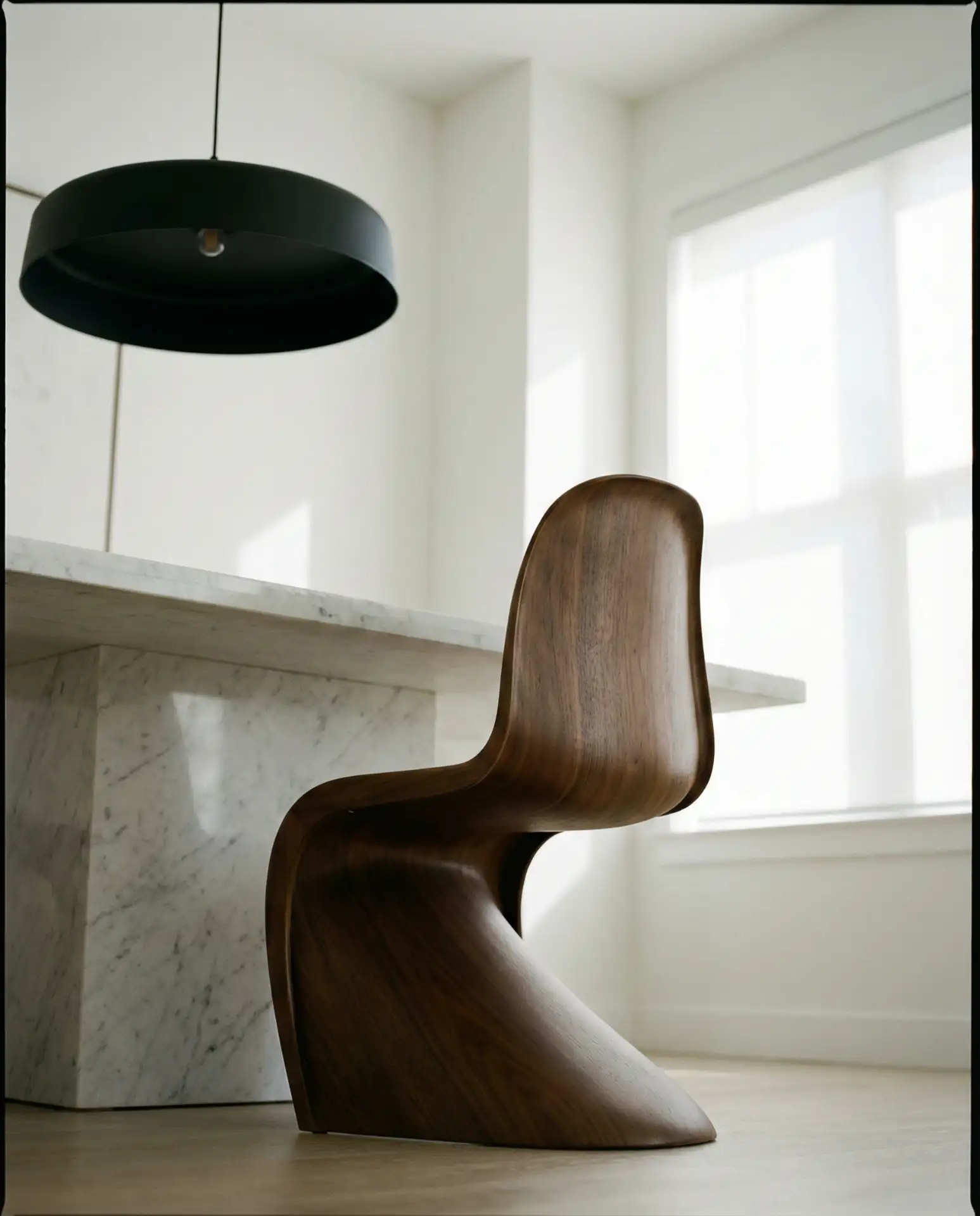 Unique Sculptural Chairs for Artistic Spaces 1