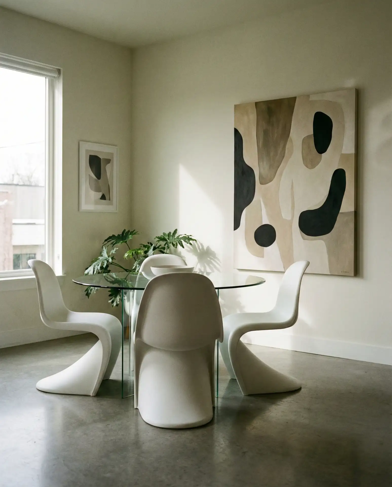 Unique Sculptural Chairs for Artistic Spaces 2