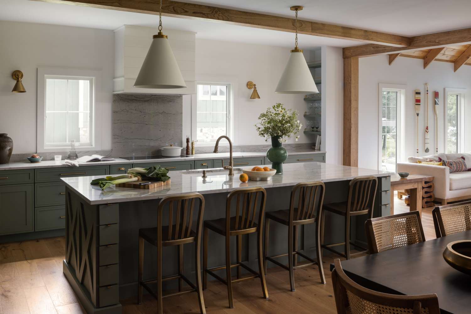 13 Farmhouse Kitchen Ideas That Are Cozy and Inviting