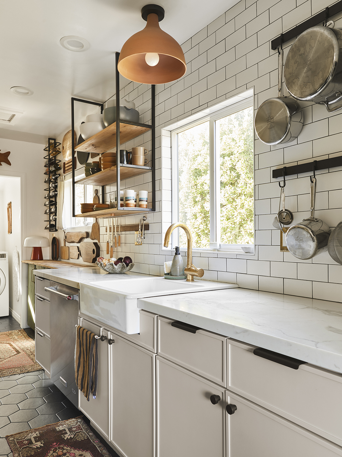 13 Modern Farmhouse Kitchens That Aren't All About Shiplap