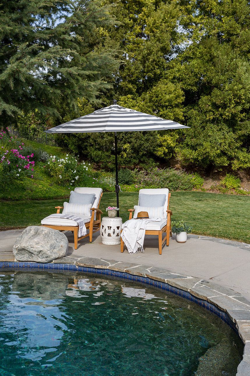 17 Poolside Decorating Ideas
