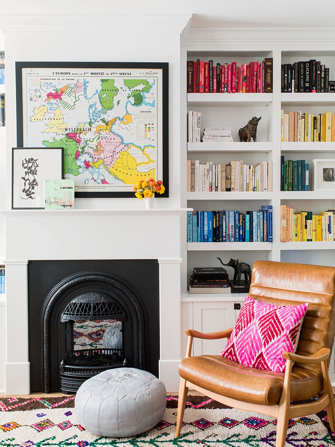 19 Effortless Ways to Style Your Bookshelves