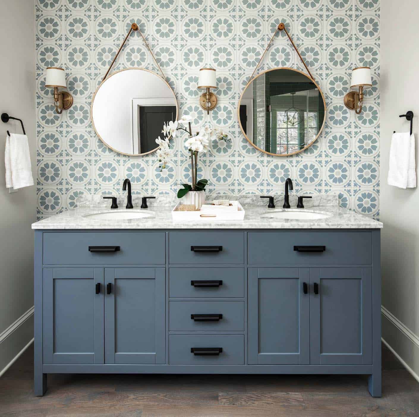20 Best Farmhouse Bathrooms Ideas + Trends | A Blissful Nest