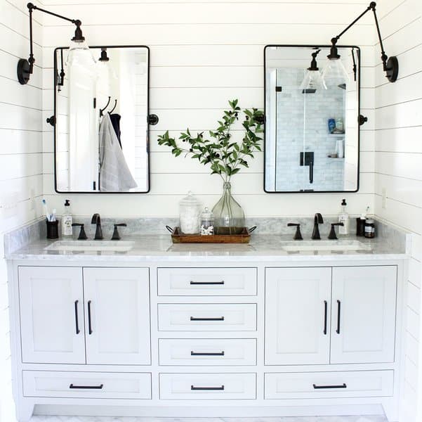 21 Modern Farmhouse Style Bathrooms for a Rustic Shabby Chic Look - The Flooring Girl