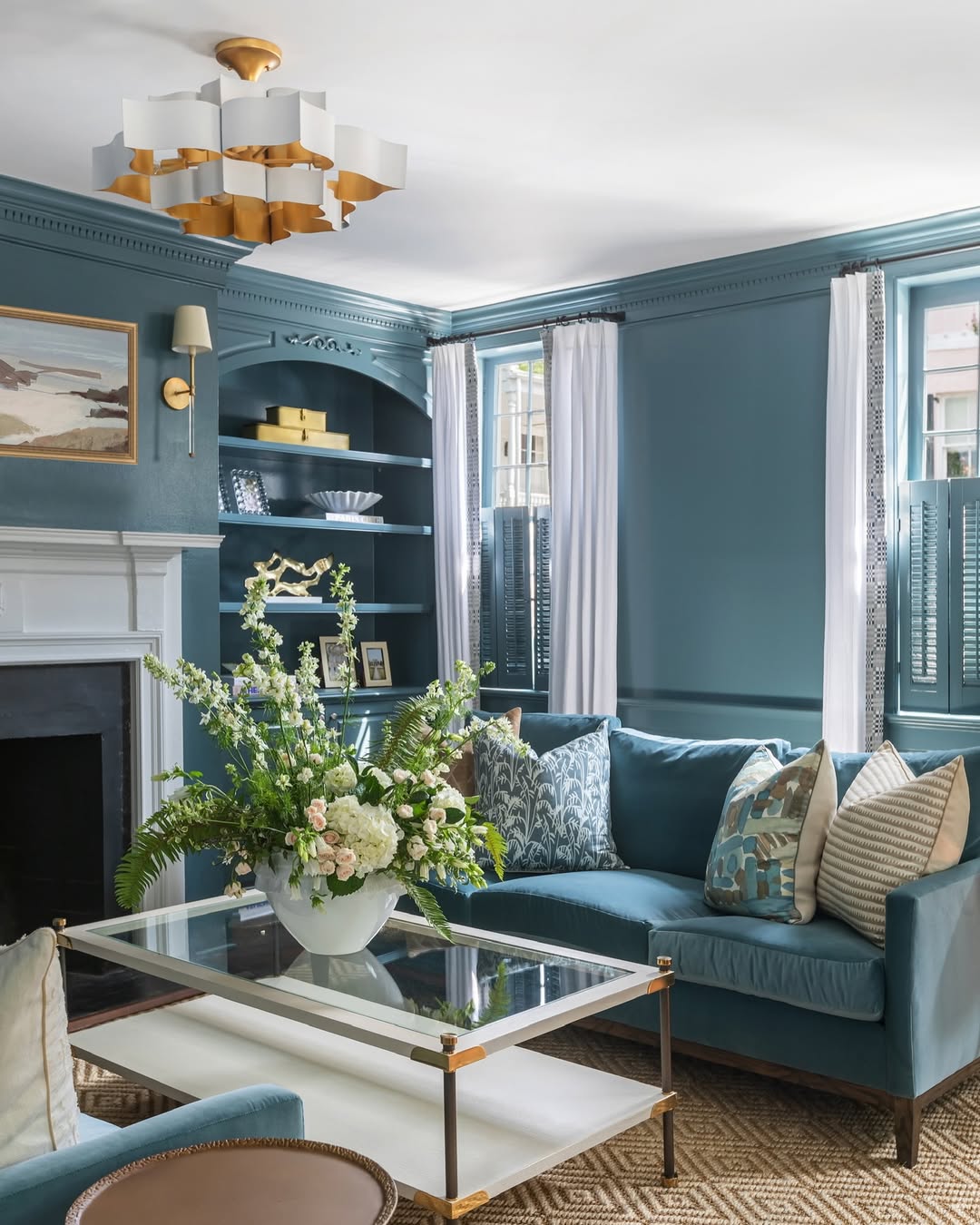 24 Glamorous Blue and Green Living Room Ideas That Could Be in a Design Magazine