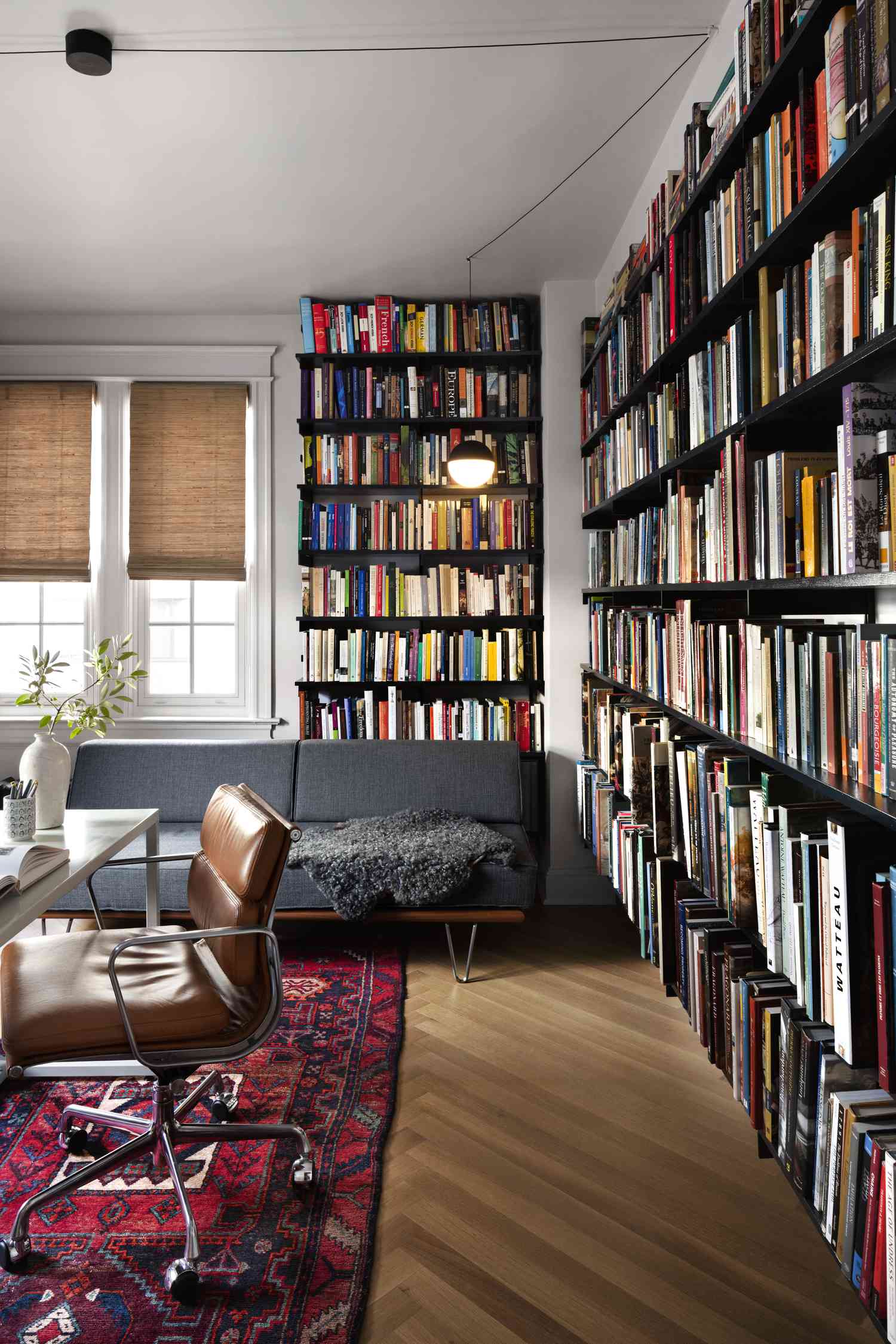 25 Bookshelf Decor Ideas Designers Love