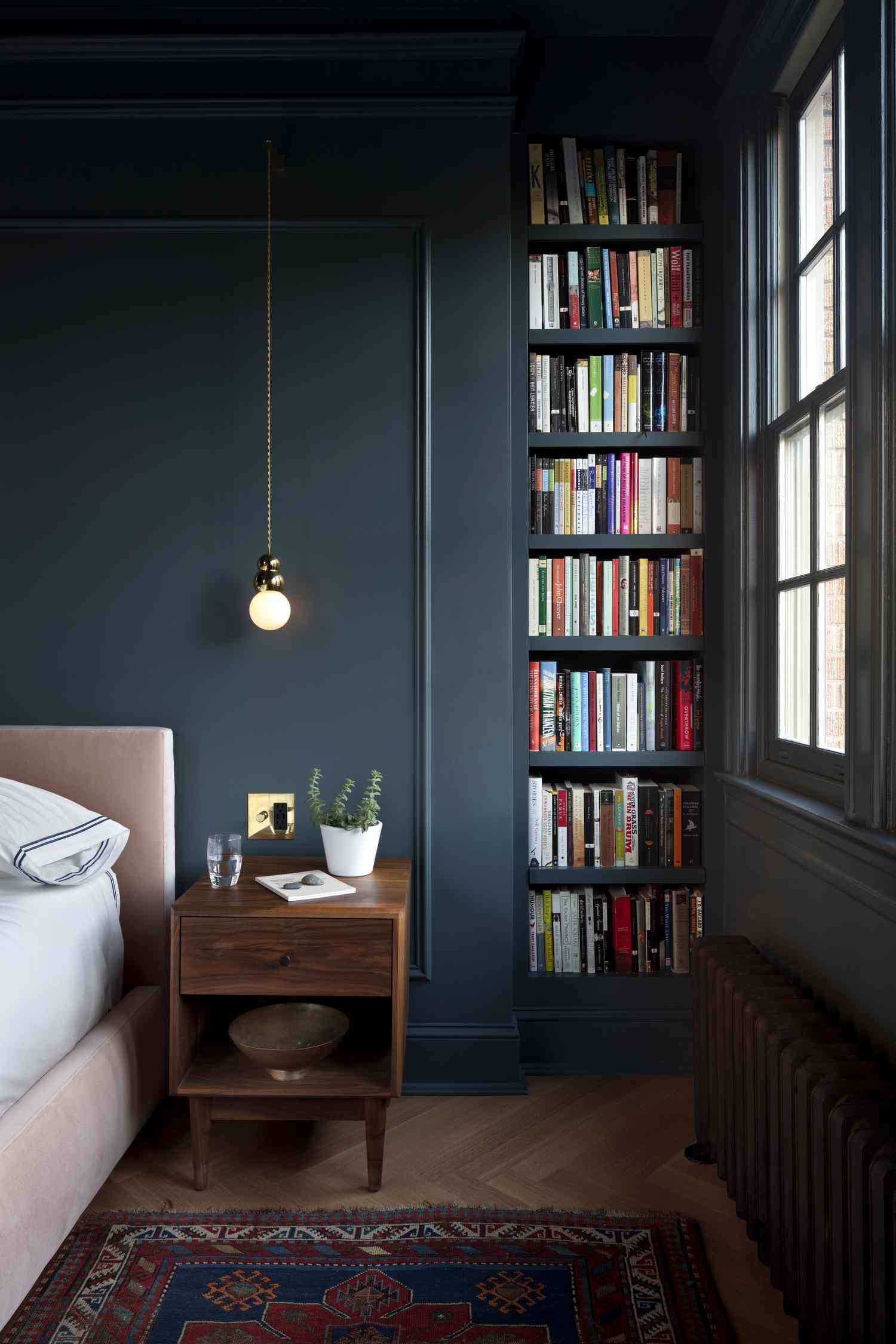 25 Bookshelf Decor Ideas Designers Love