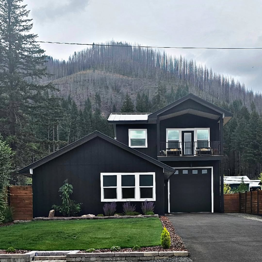 28 Black and Cedar House Exterior Ideas That Give Your Home a Warm, Modern, High-Contrast Look