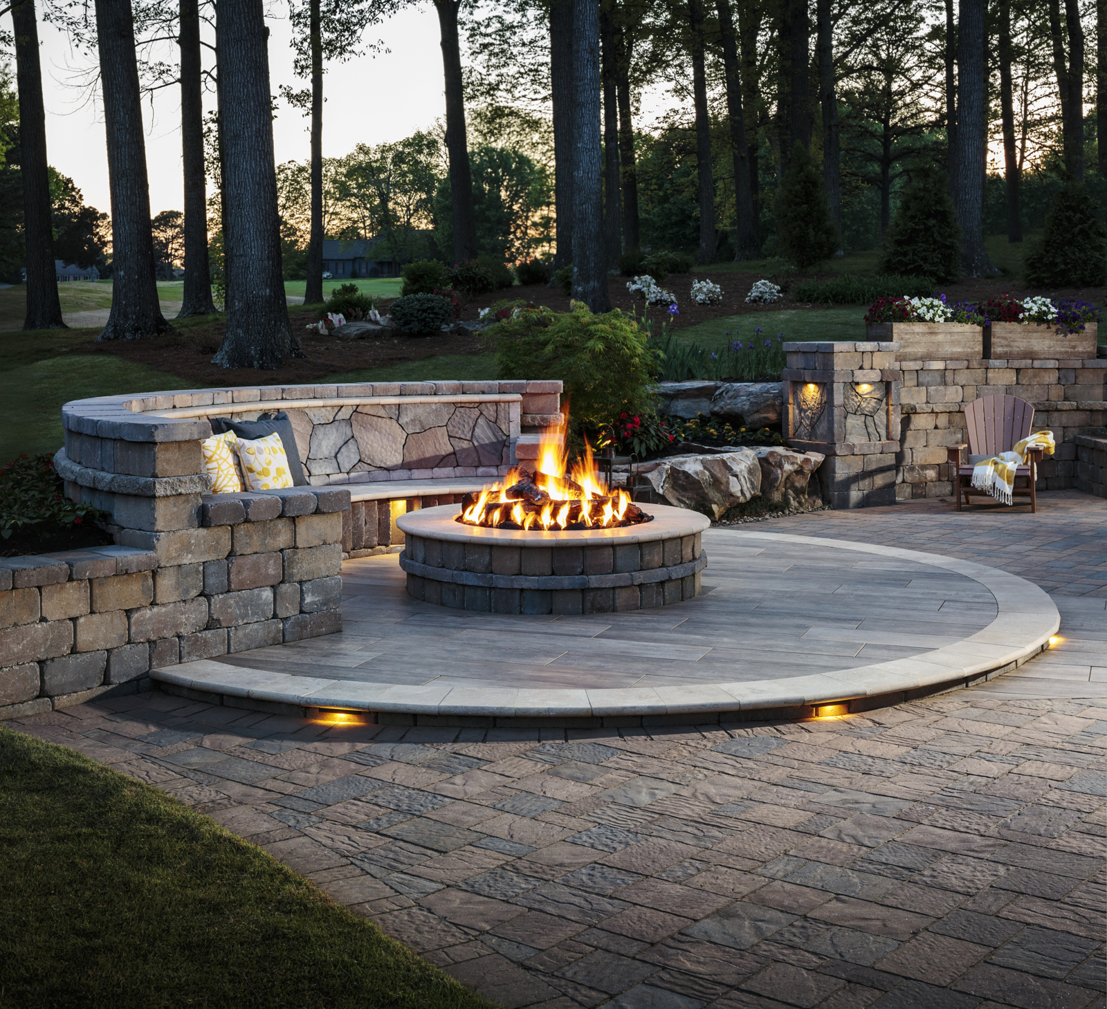 7 Jaw-Dropping Custom Fire Pit Patios Made with Pavers