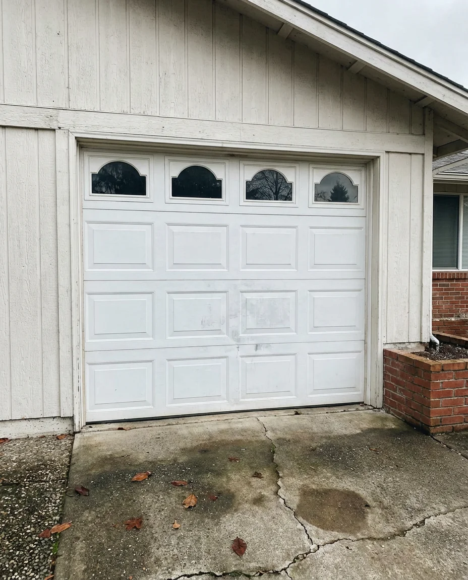Garage Door with Windows Row 1