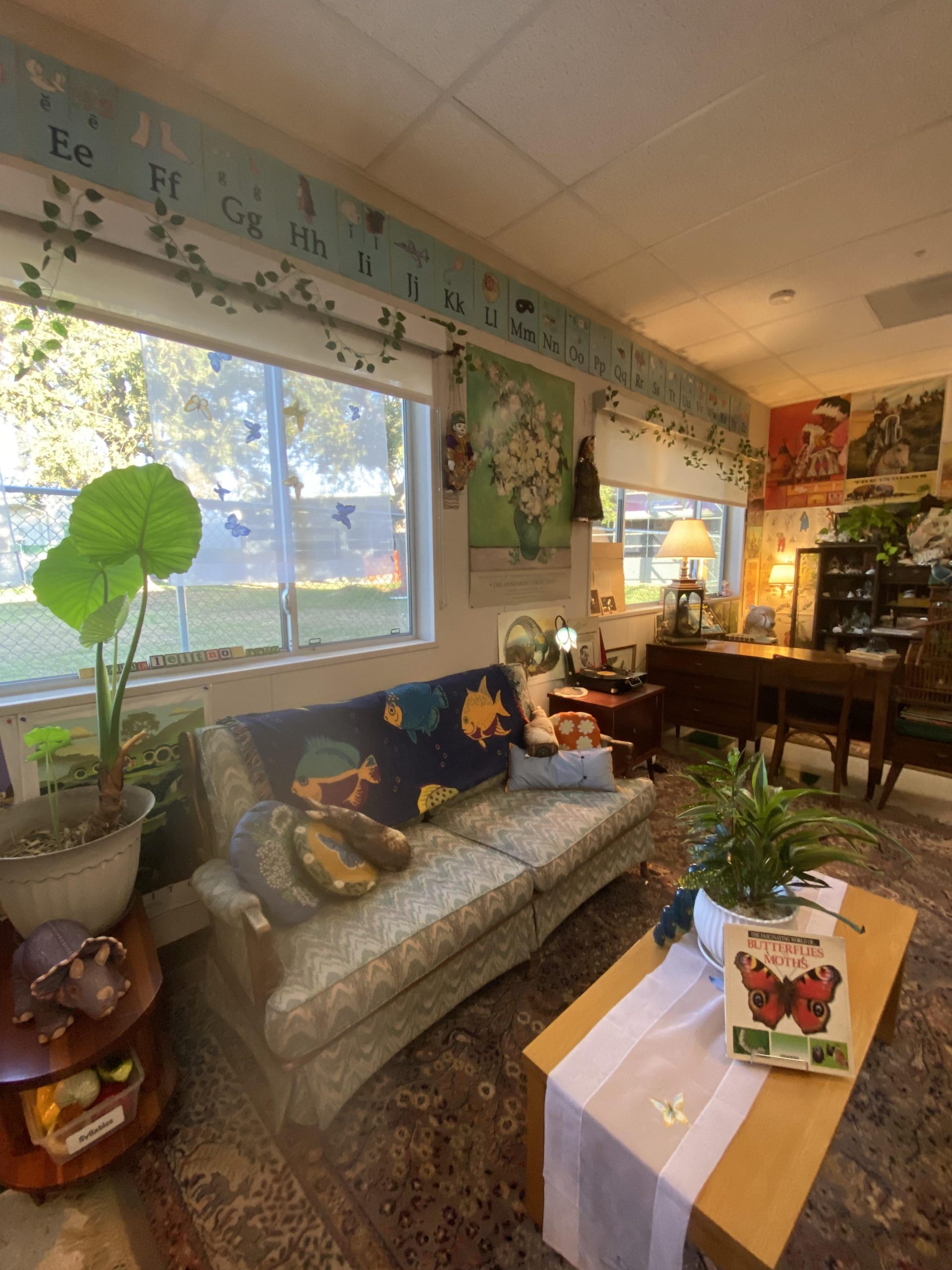 A cozy area of my elementary school classroom : r/CozyPlaces