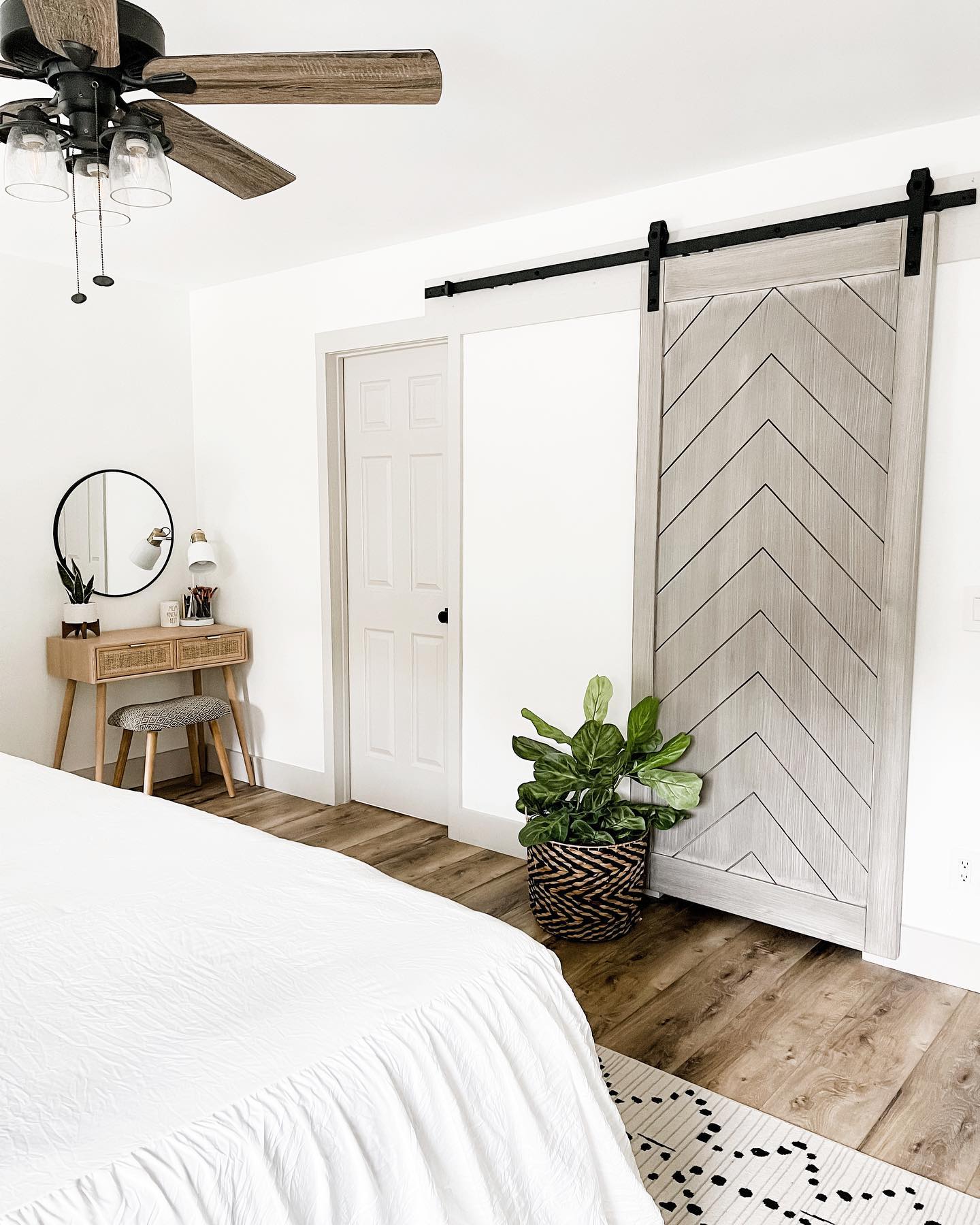 Barn Doors for the Bedroom - Renin