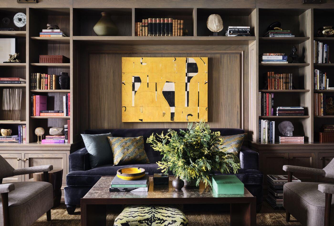 Enfolding Dark Academia Design Style: Retro Style Interior