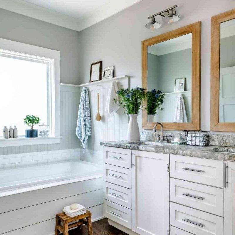 Guide to Guest Bathroom Essentials: Must-Haves & Decor Ideas