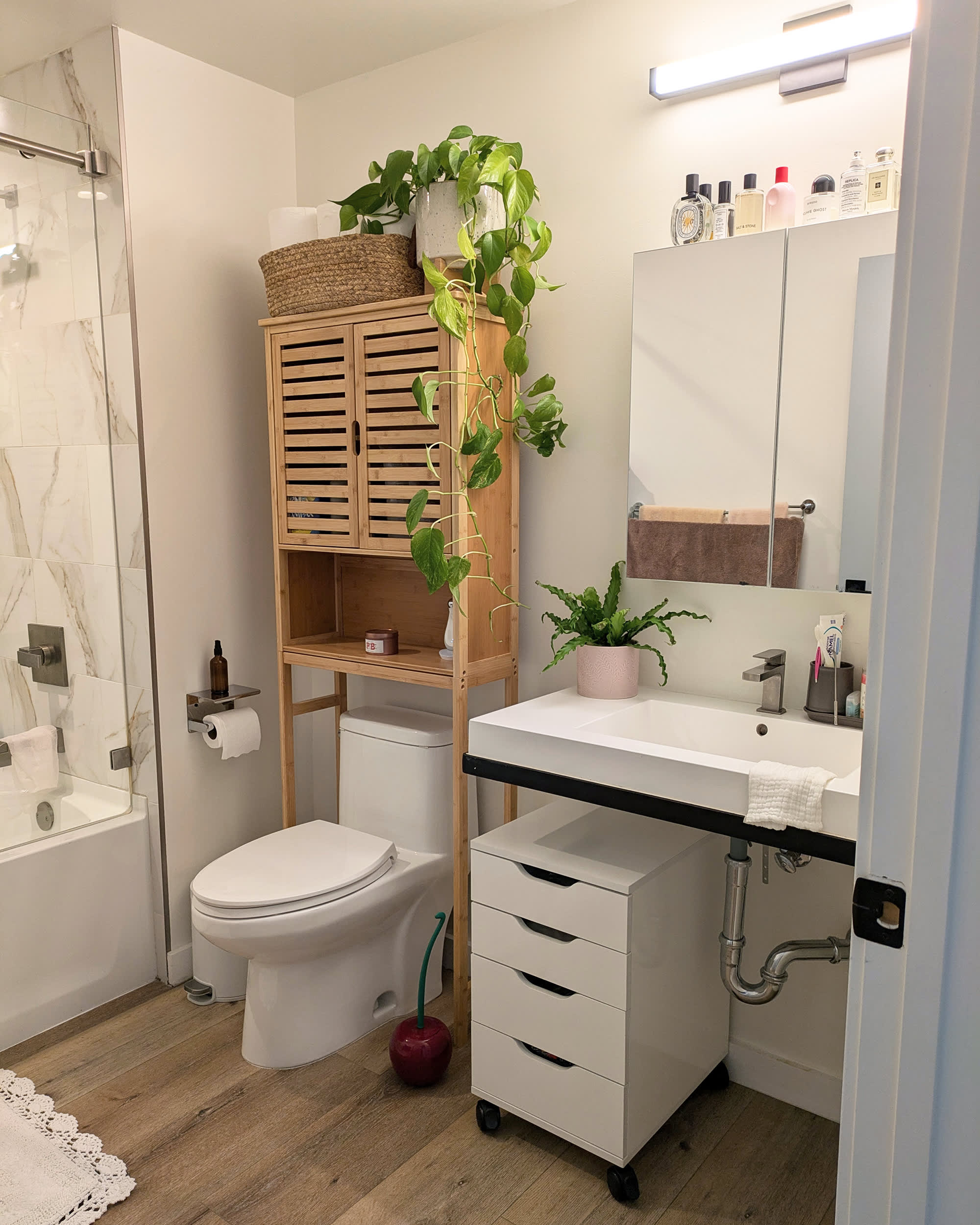 How My Friend Created Bathroom Storage out of Thin Air | Apartment Therapy