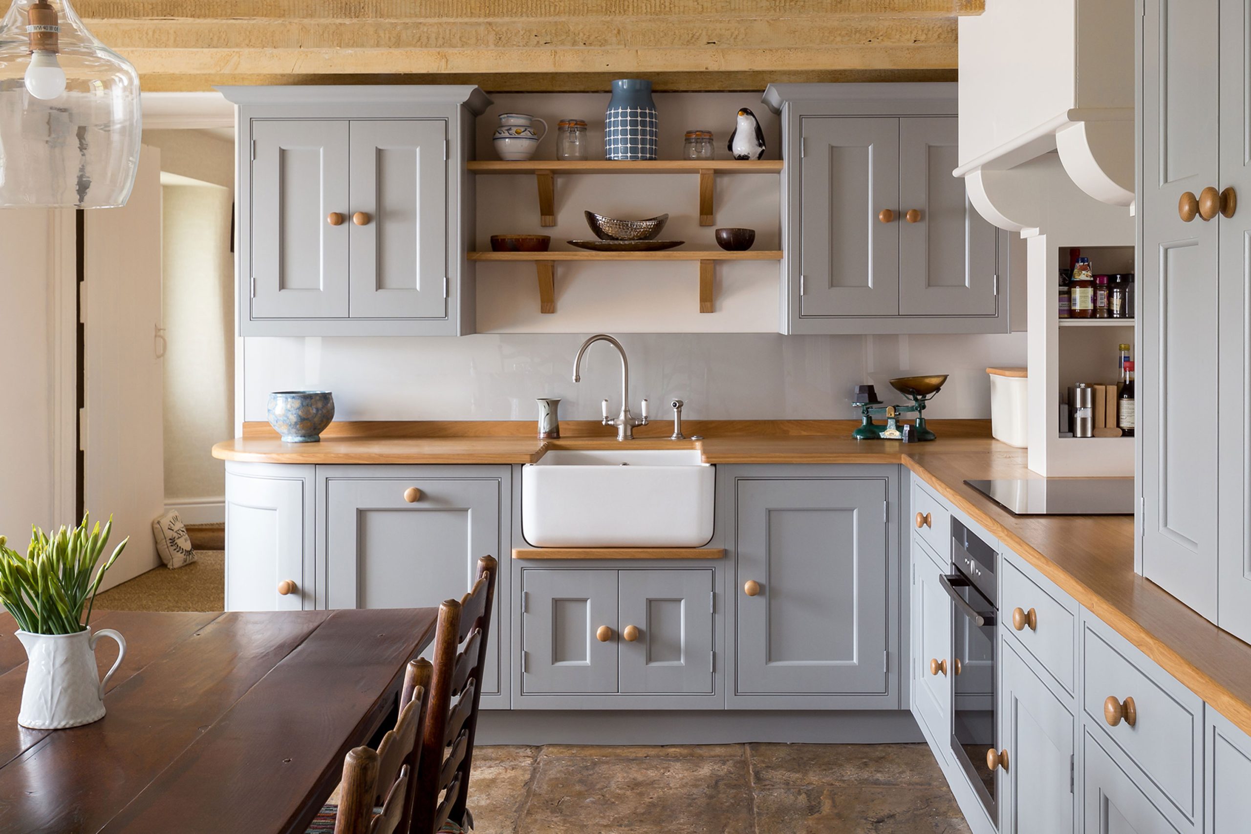 How to achieve a farmhouse kitchen look – the materials and features that are key | Homes and Gardens