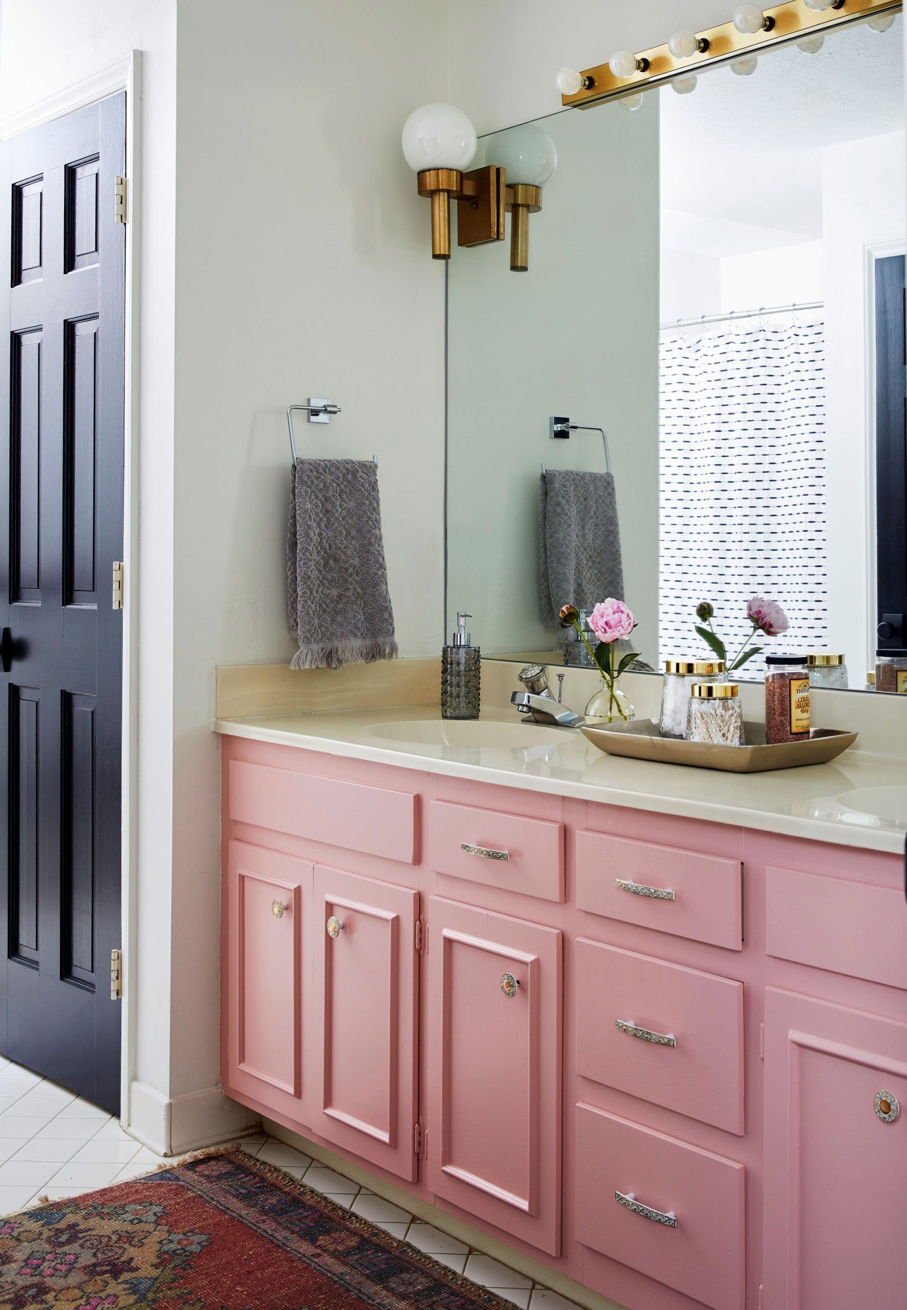 How to Organize Bathroom Counters to Accommodate Your Routine