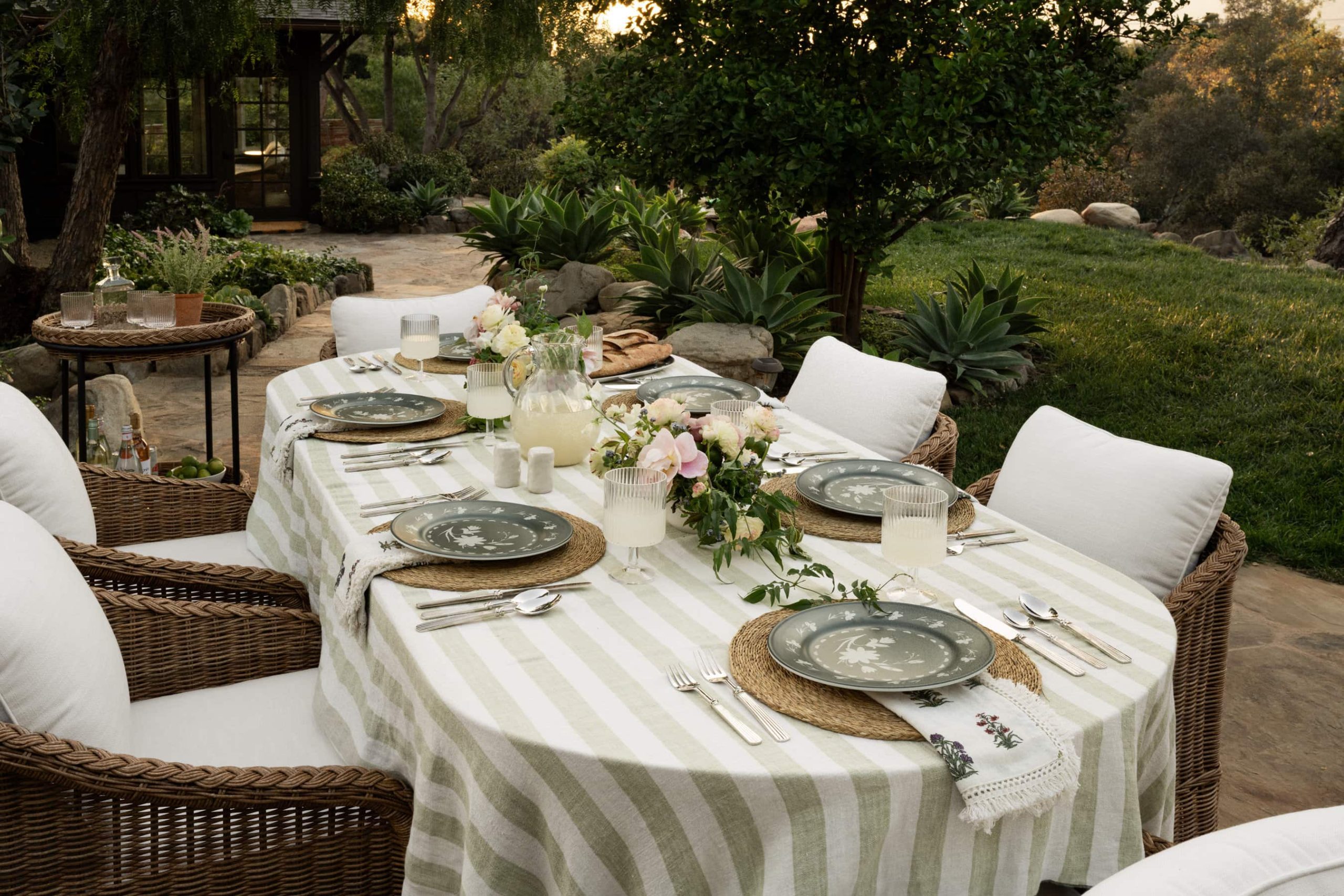 How To Style An Effortless Al Fresco Tablescape - Studio McGee