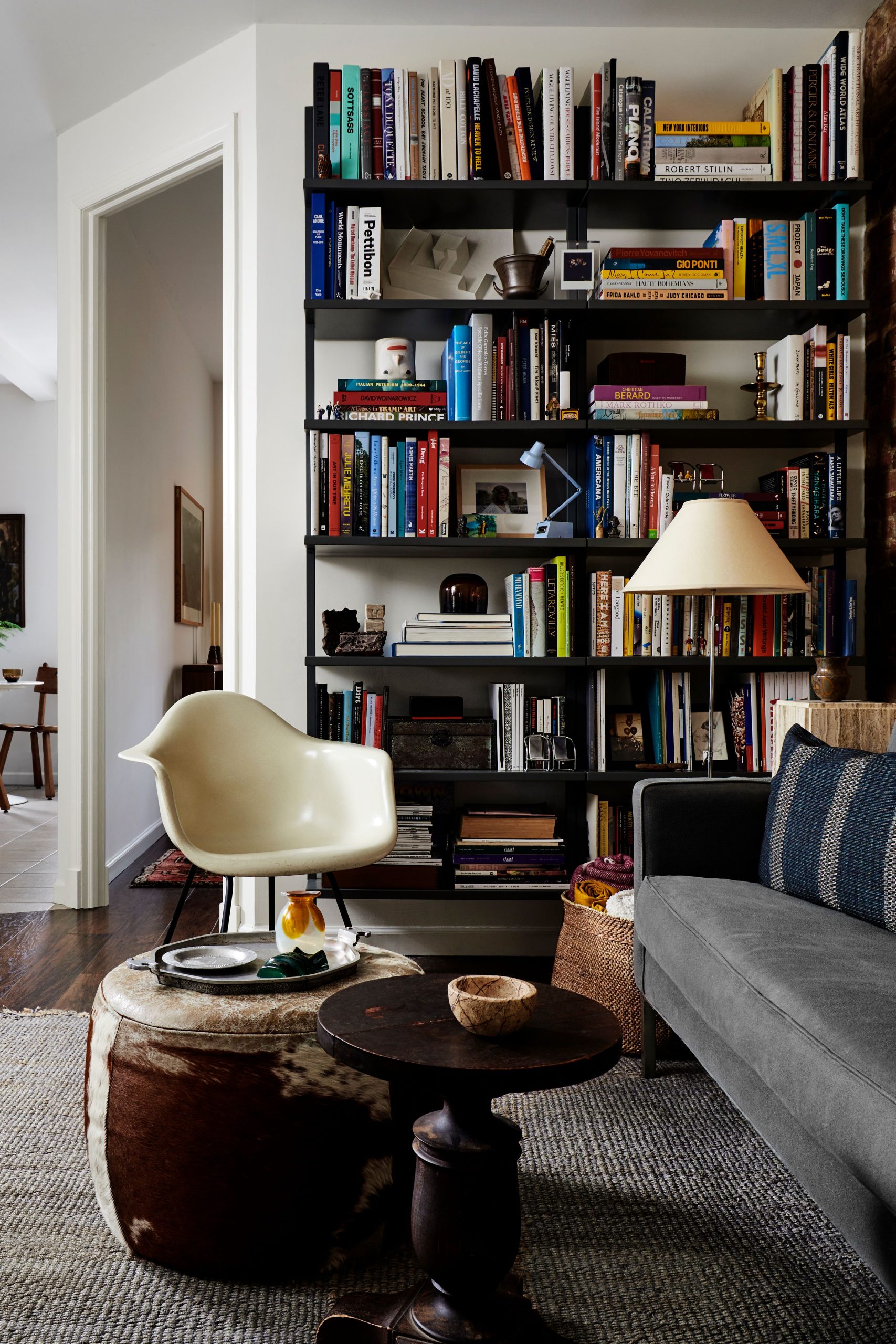 How to Style Your Bookshelves, According to the Experts | Vogue