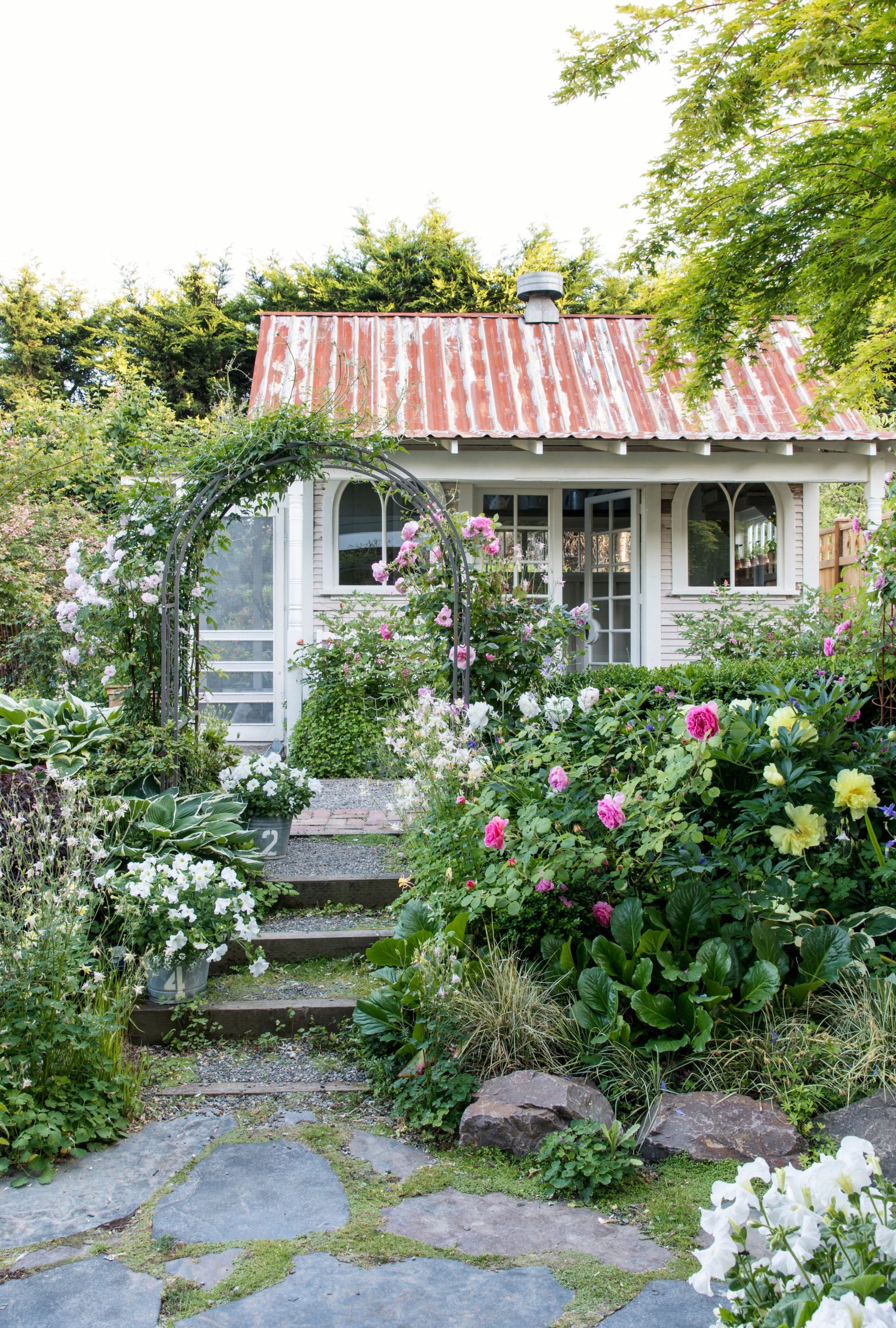 10 Cottage Garden Ideas for Creating a Flower-Filled Escape