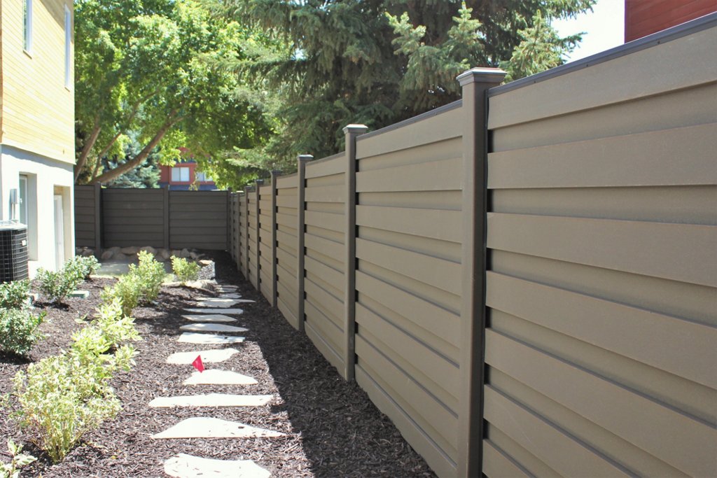 10 Modern Backyard Fencing Ideas to Increase Privacy | Trex