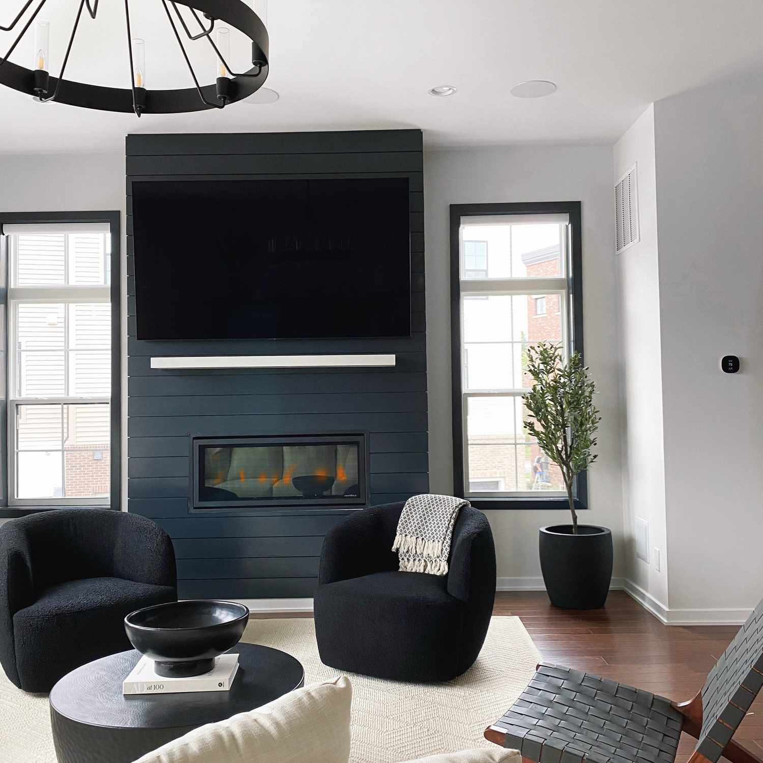 21 Small Living Rooms With TVs That Actually Look Good
