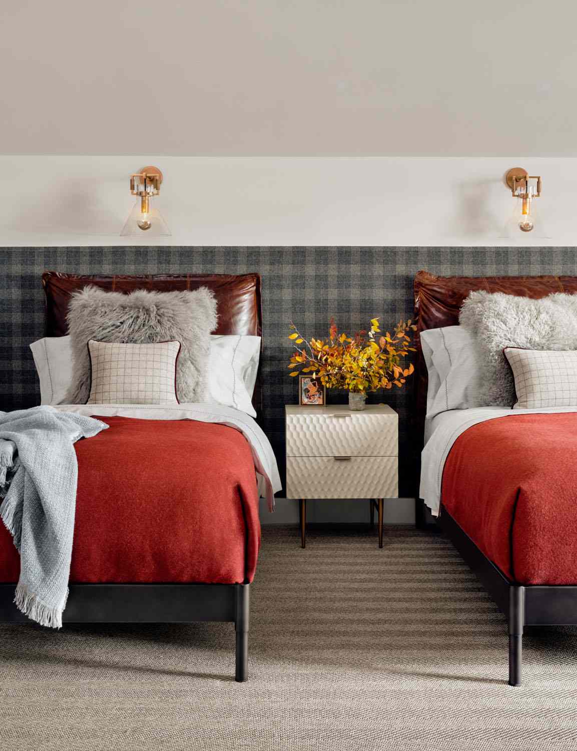 22 Layout and Design Ideas for Putting Two Beds in One Small Room